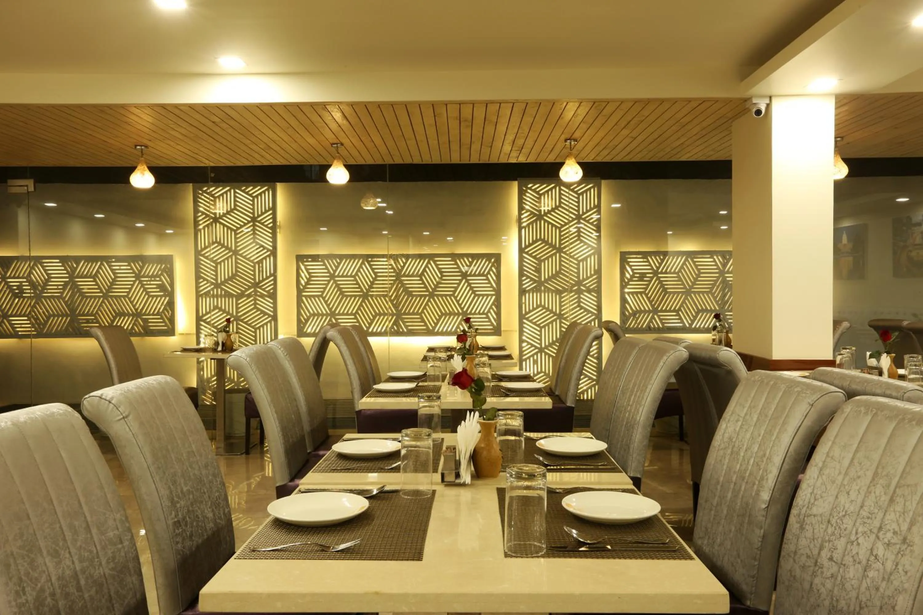 Restaurant/places to eat in Hotel Omega - Gurgaon Central, Sec 45