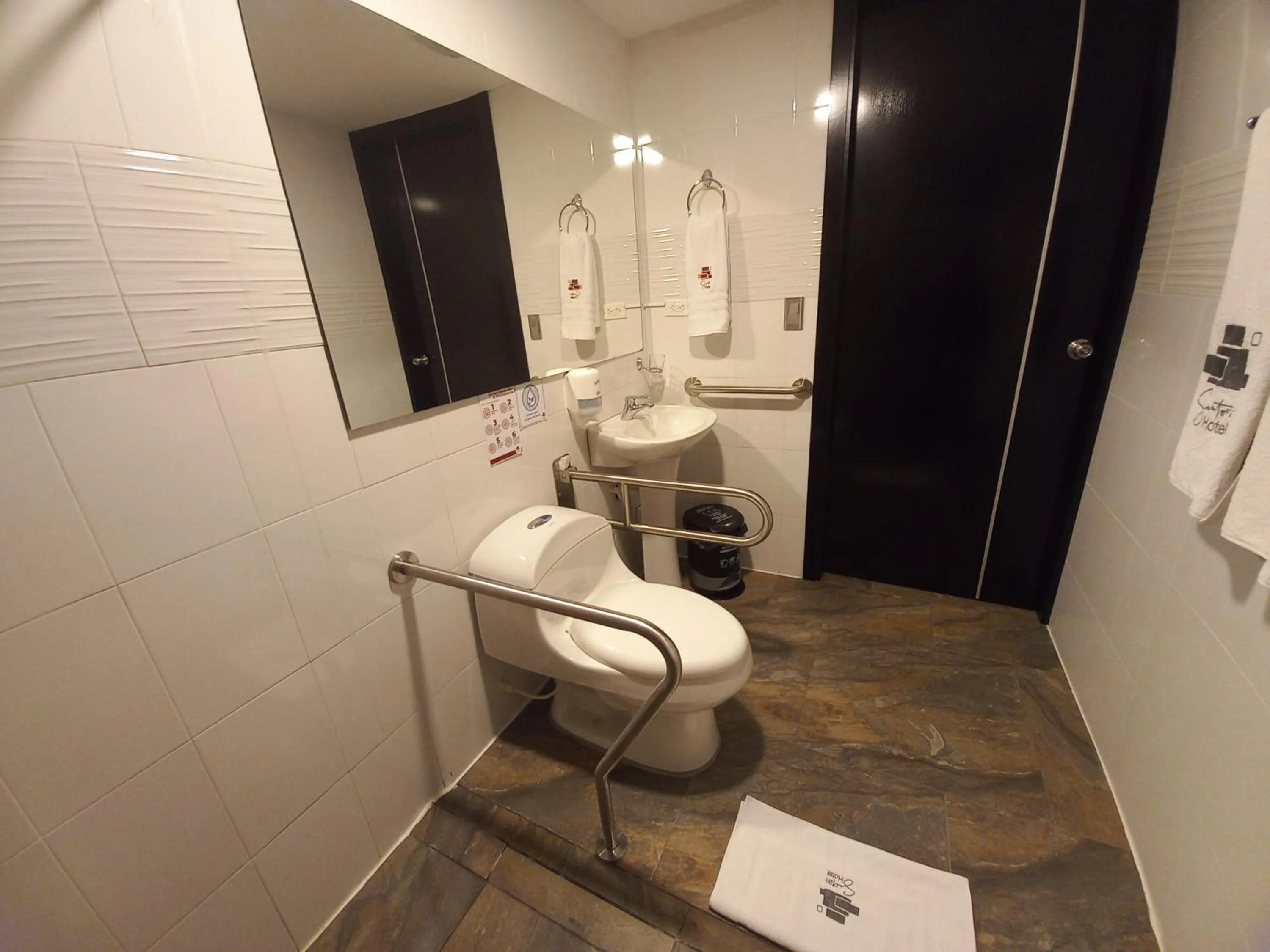 Bathroom in HOTEL SANTORI