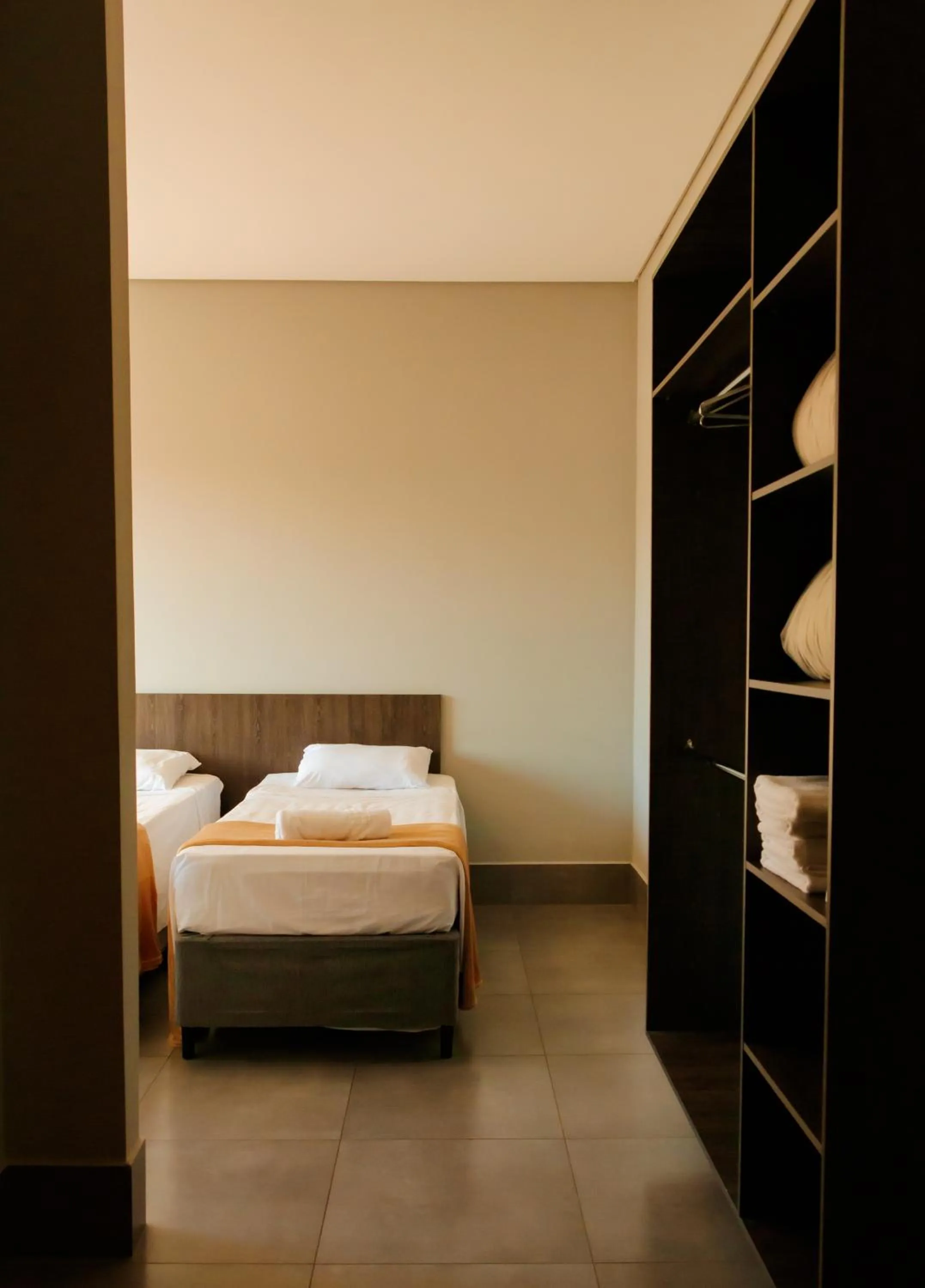 microwave, Bed in Vila Castelo Residencial no Centro de Foz