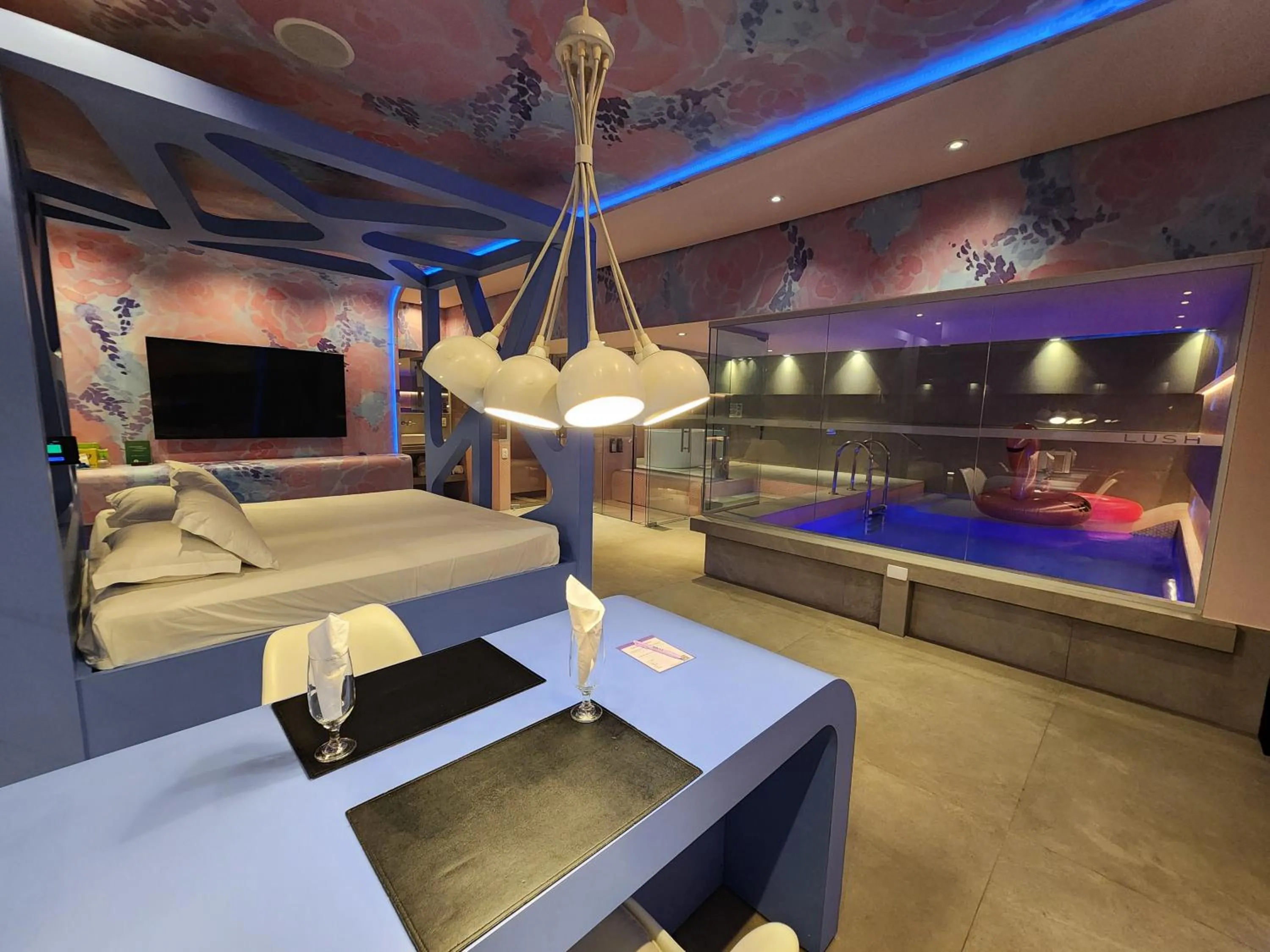 Restaurant/places to eat in Lush Motel Ipiranga