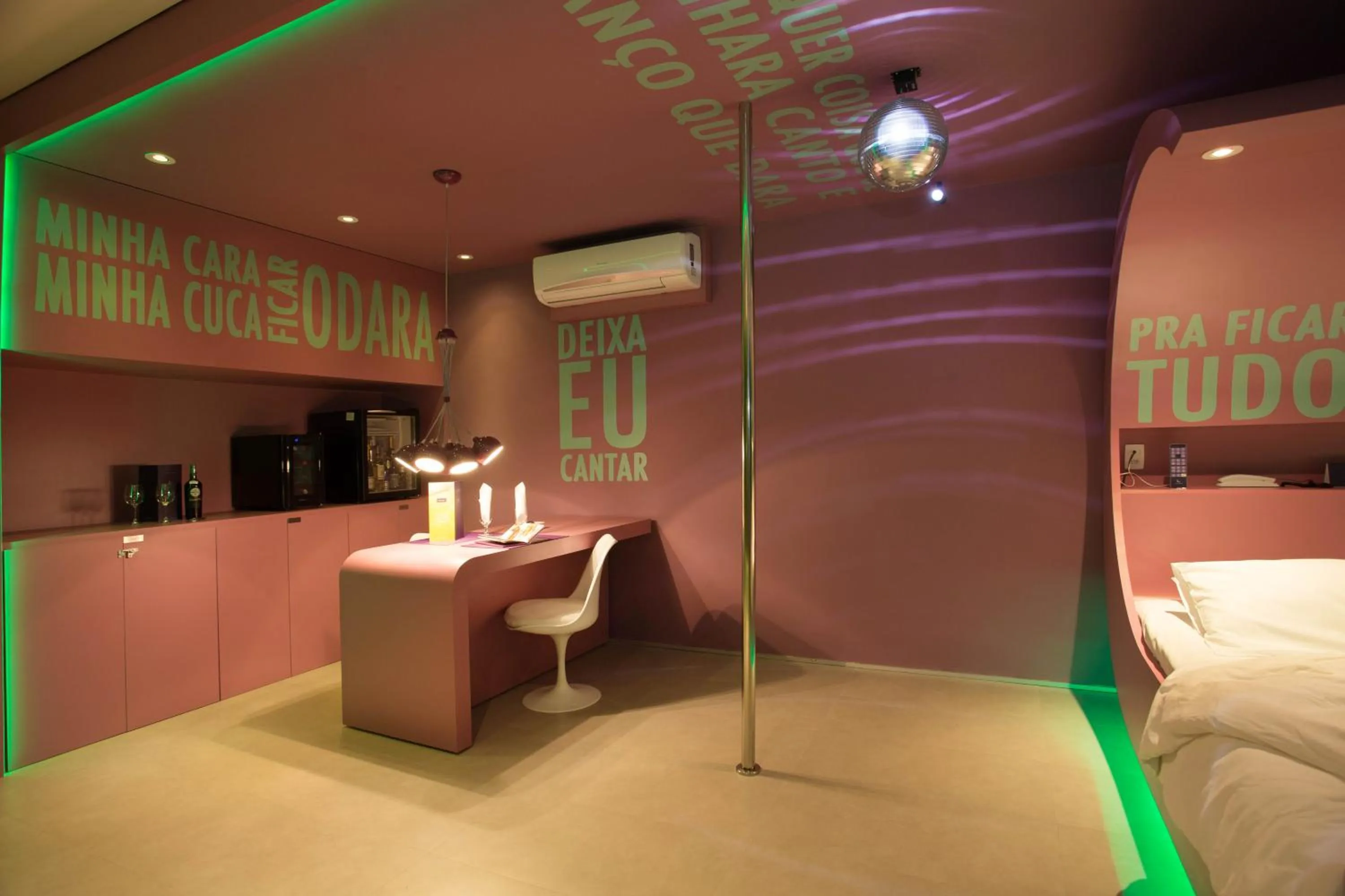 Dining area, Bed in Lush Motel Ipiranga