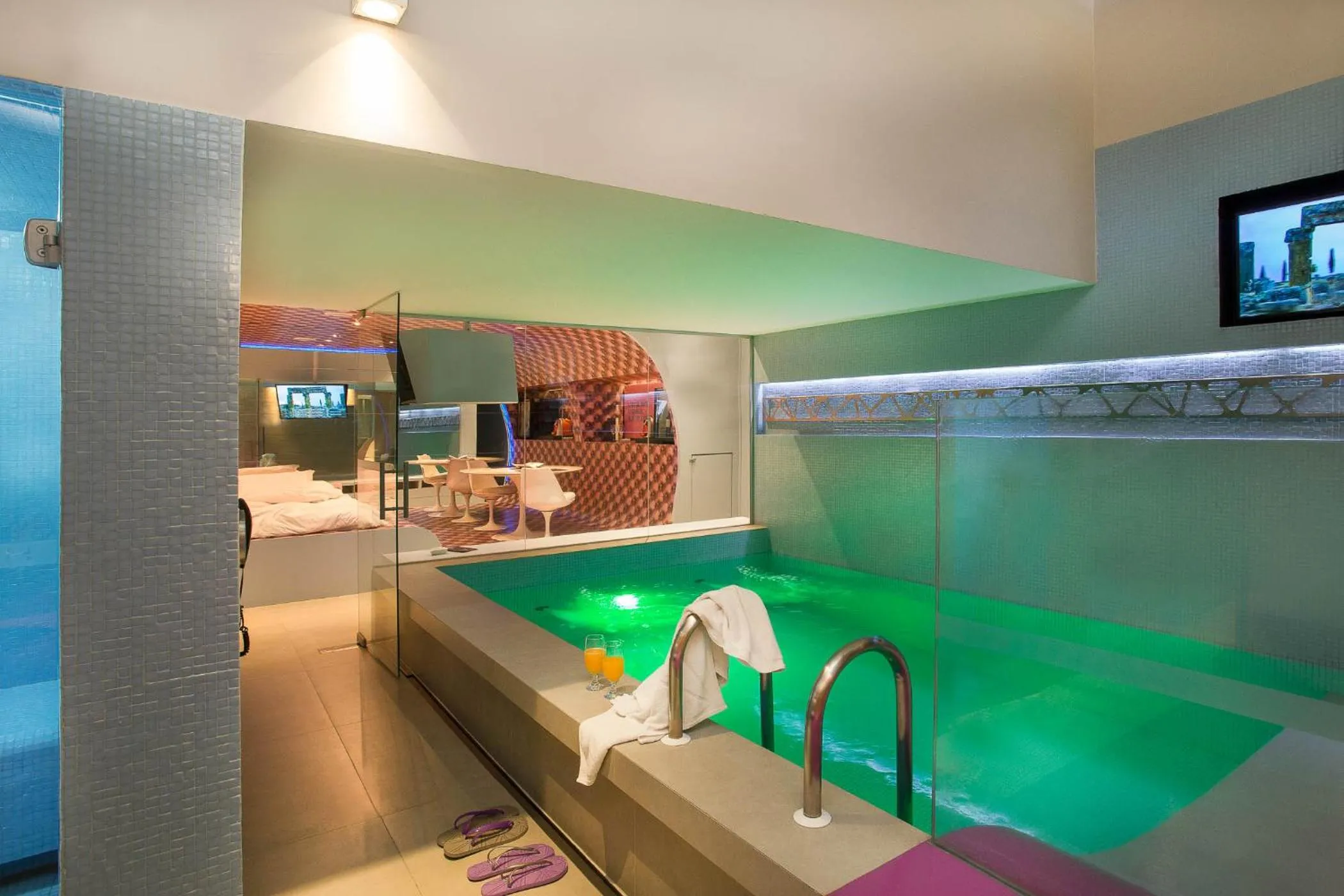 Swimming pool in Lush Motel Ipiranga