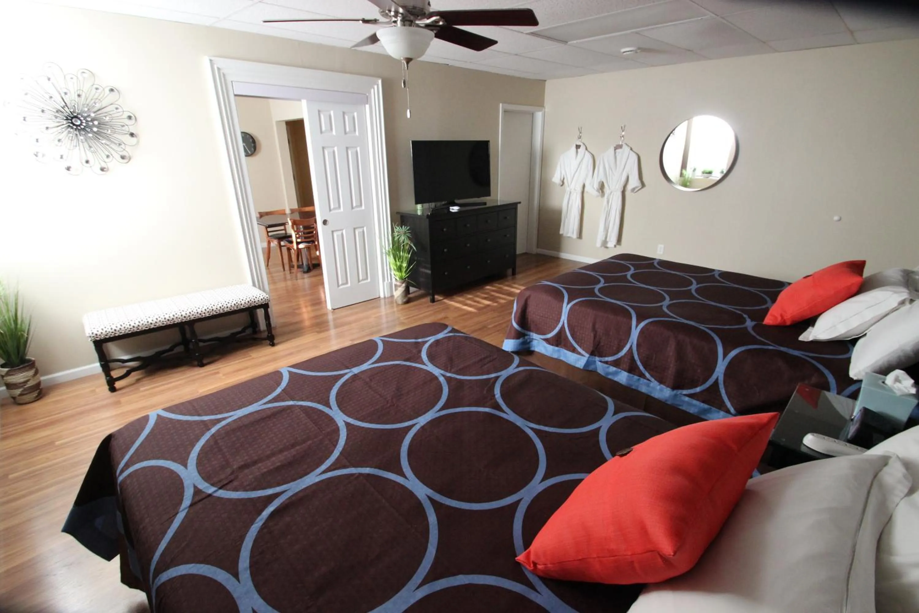 Bedroom, Bed in Koreana in Decorah