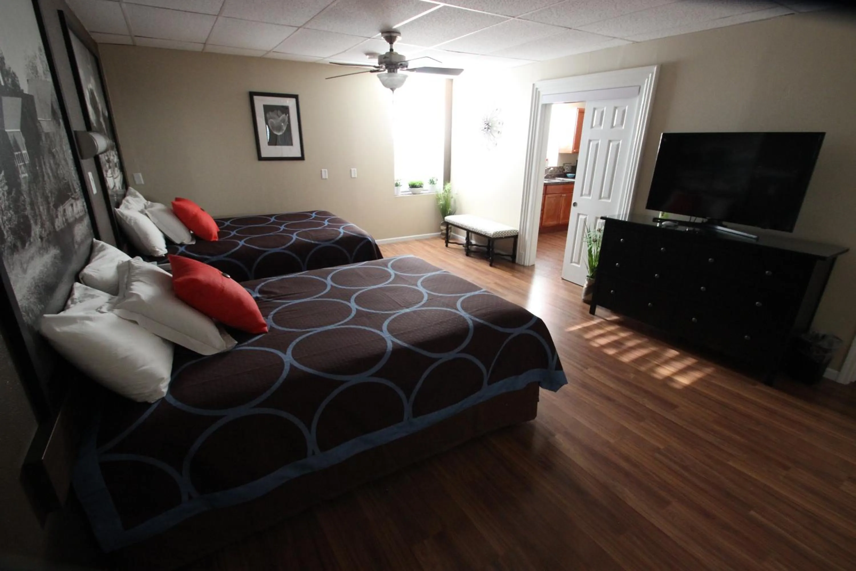 Bedroom, Bed in Koreana in Decorah