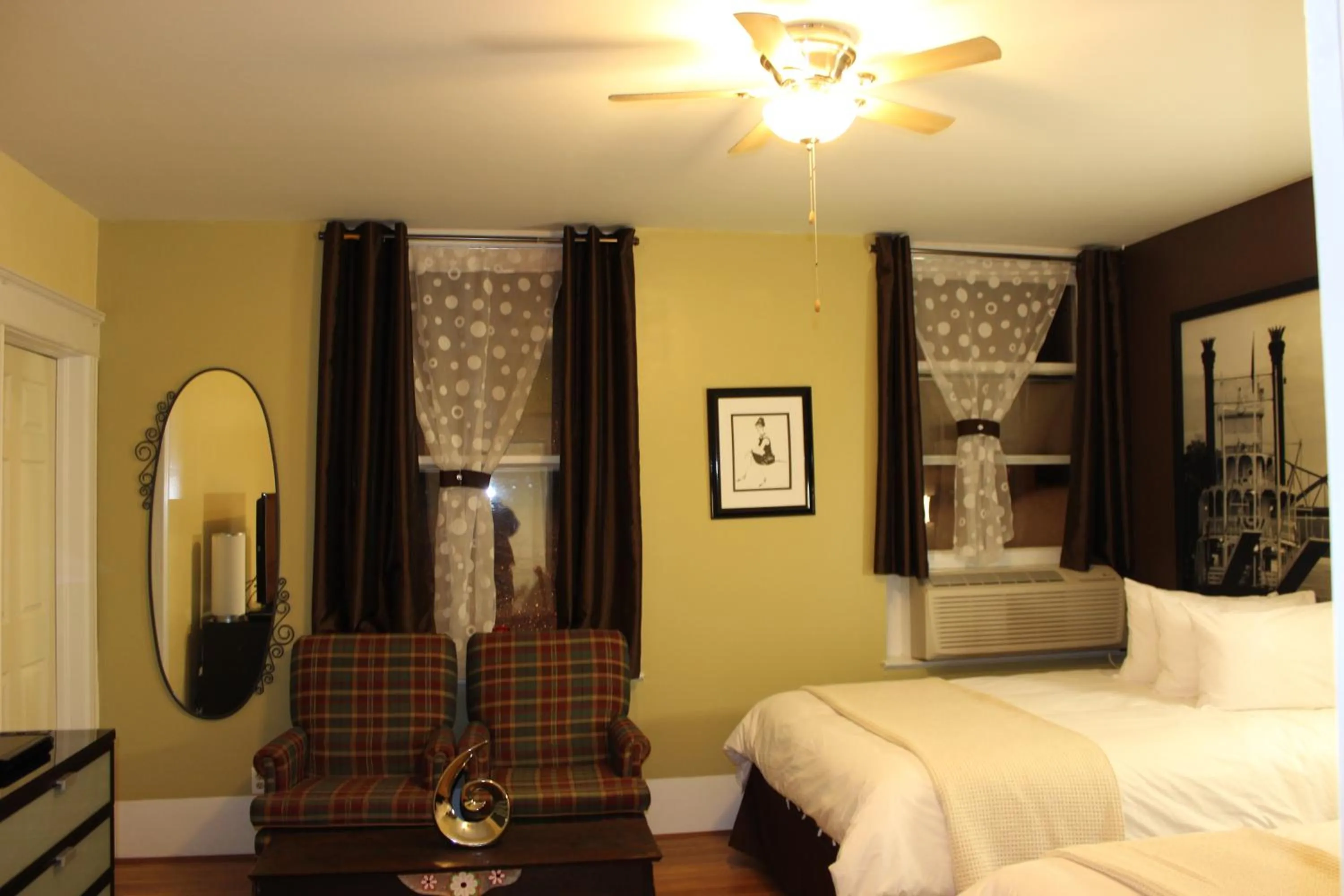 Photo of the whole room, Bed in Koreana in Decorah
