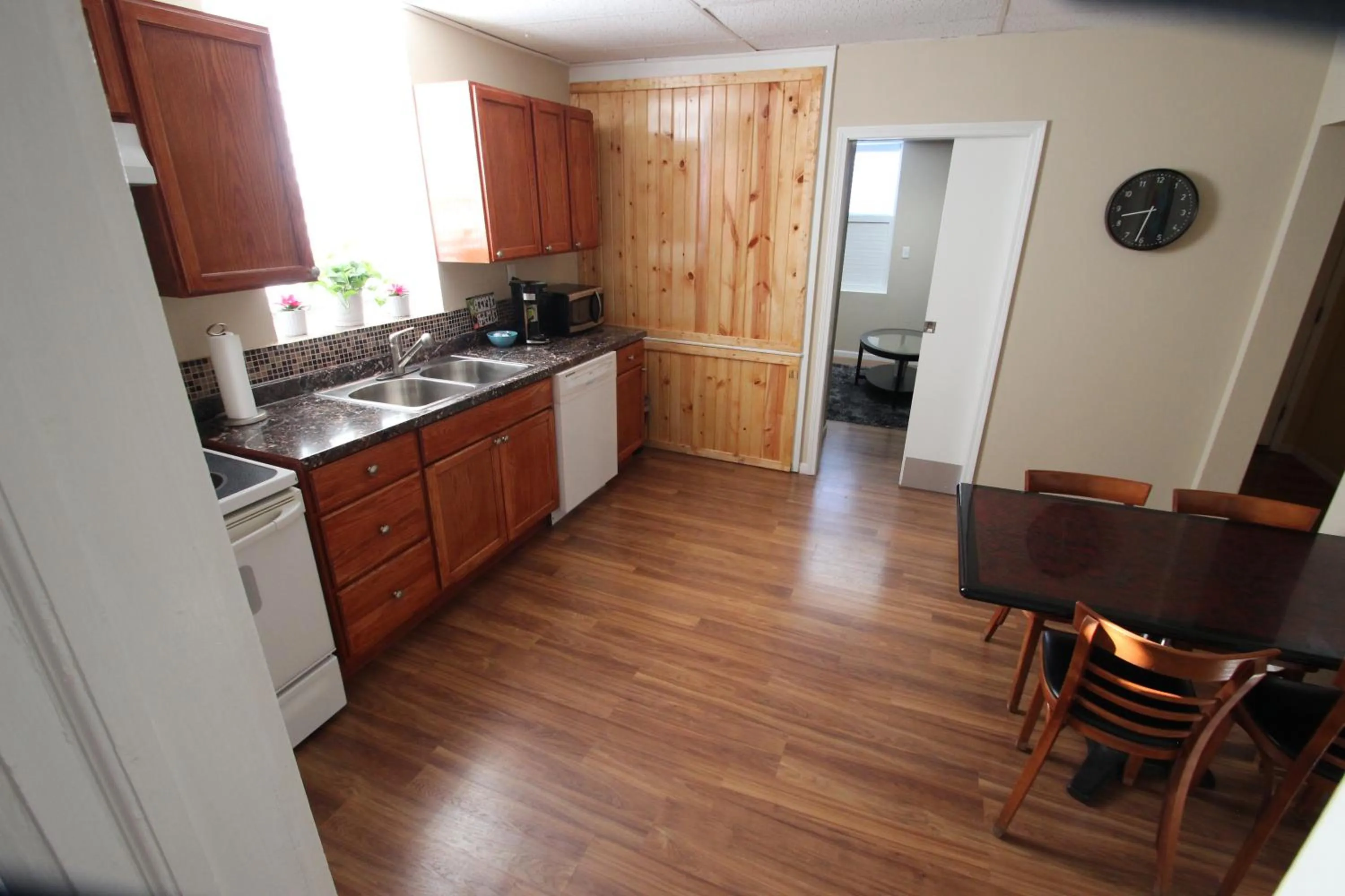 Kitchen or kitchenette in Koreana in Decorah