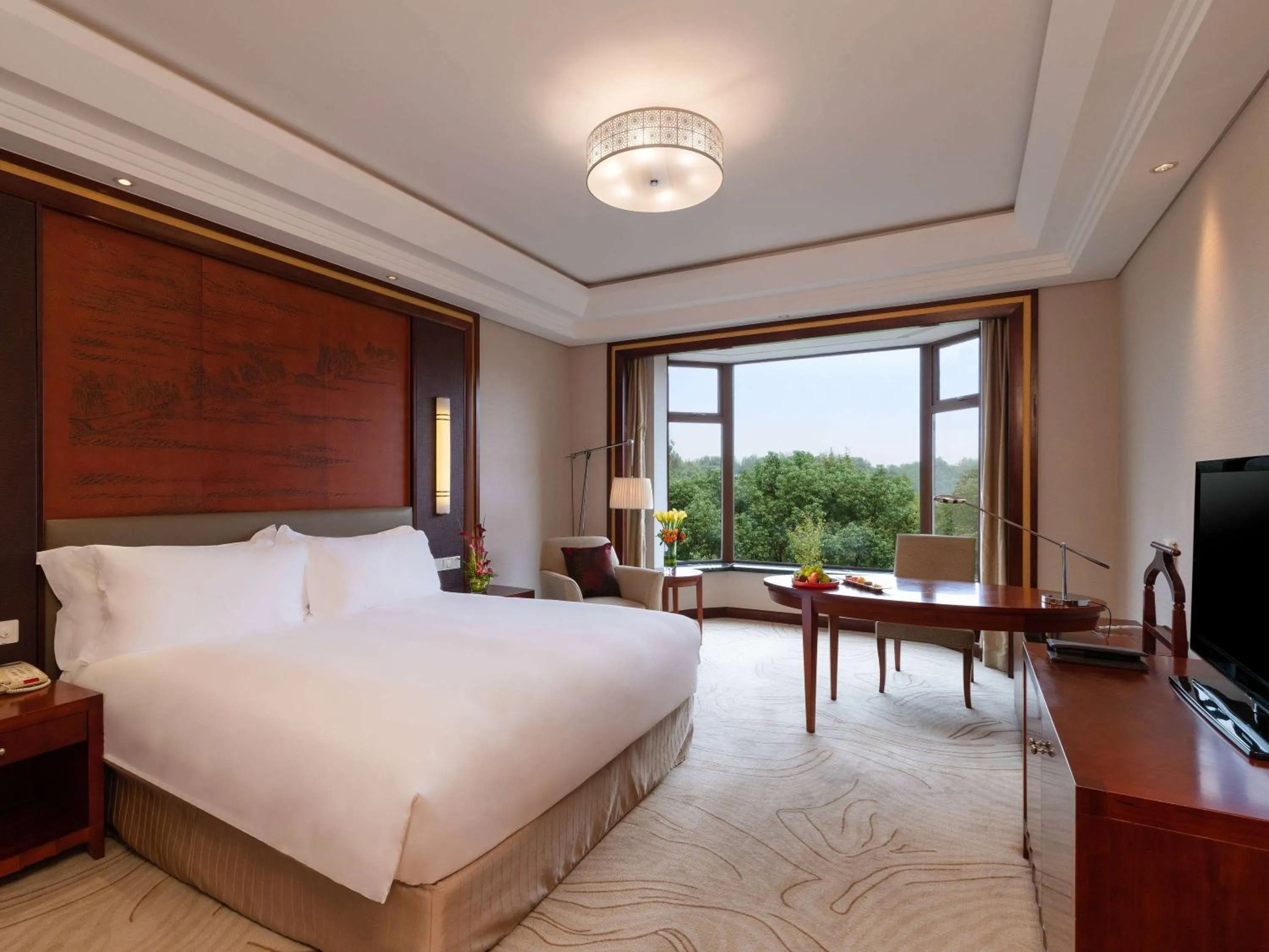 Bedroom, Bed in Sofitel Hangzhou Westlake - Few steps to West Lake, with panoramic lake view terrace