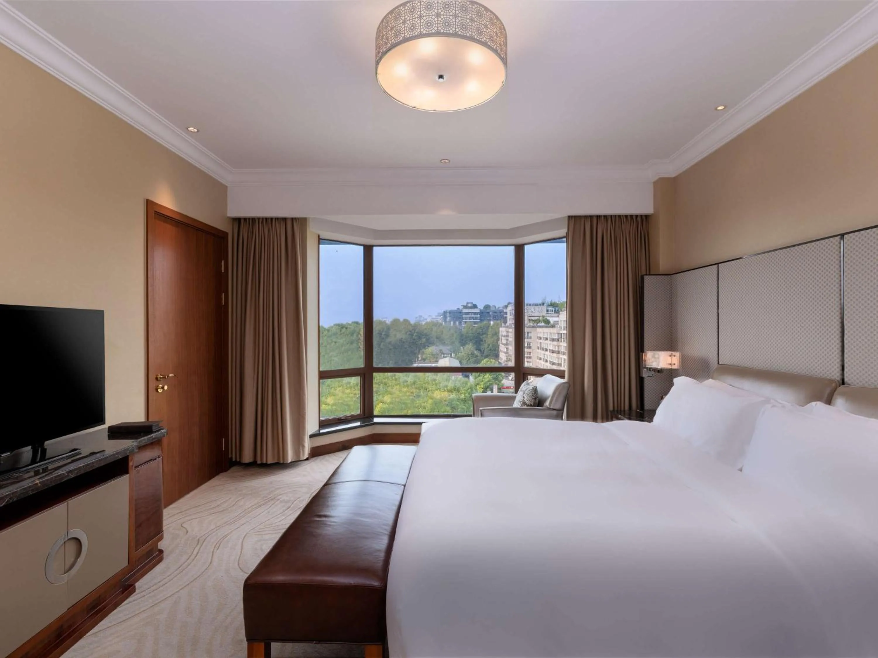 Bedroom, Bed in Sofitel Hangzhou Westlake - Few steps to West Lake, with panoramic lake view terrace