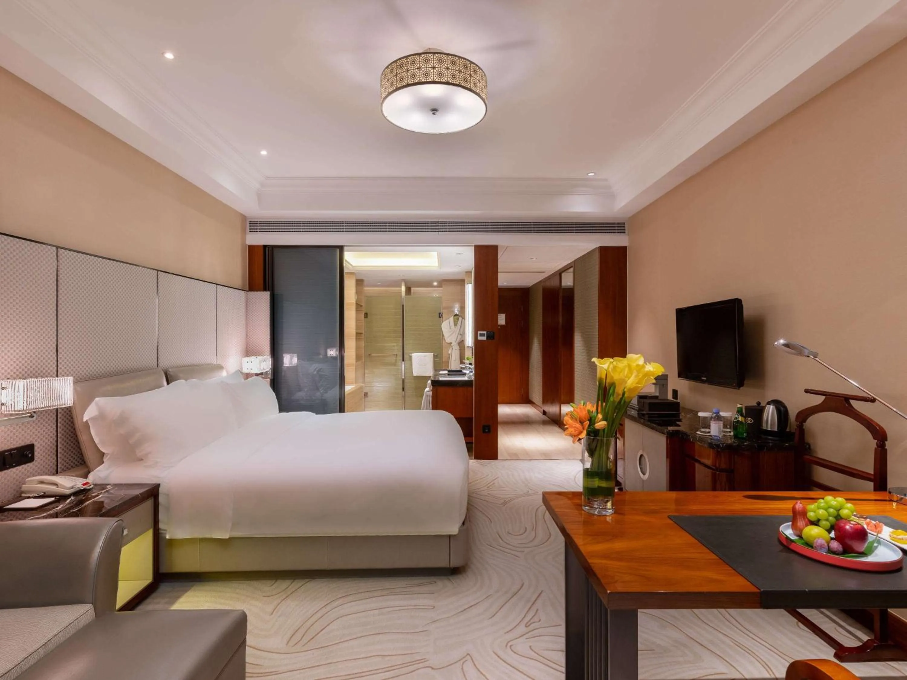 Bedroom, Bed in Sofitel Hangzhou Westlake - Few steps to West Lake, with panoramic lake view terrace