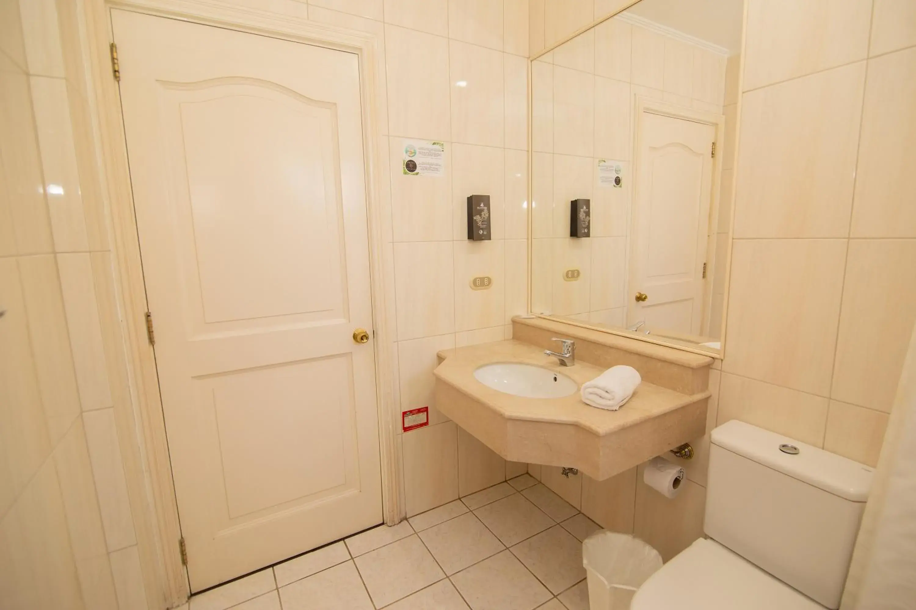 Queen Room in Hotel Inti Kuyen Plaza Queen Room in Hotel Inti Kuyen Plaza