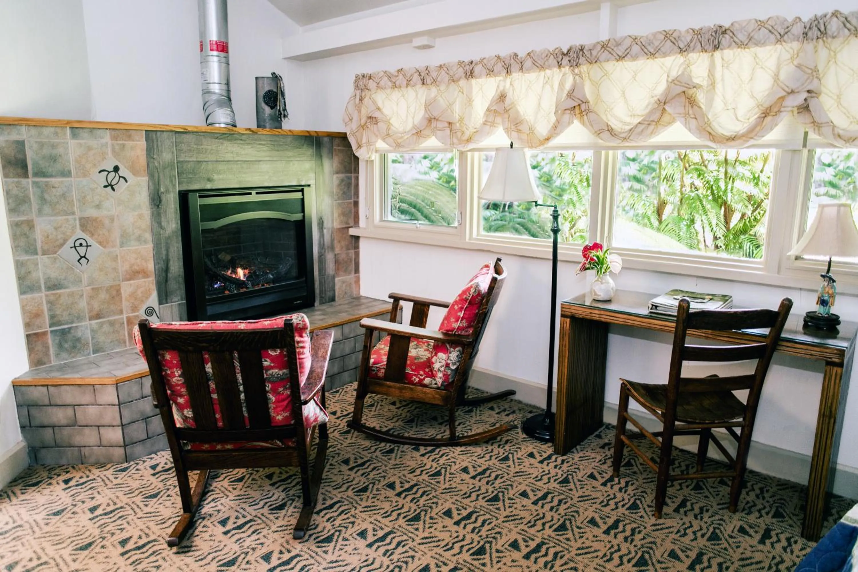 Living room in Kilauea Lodge and Restaurant