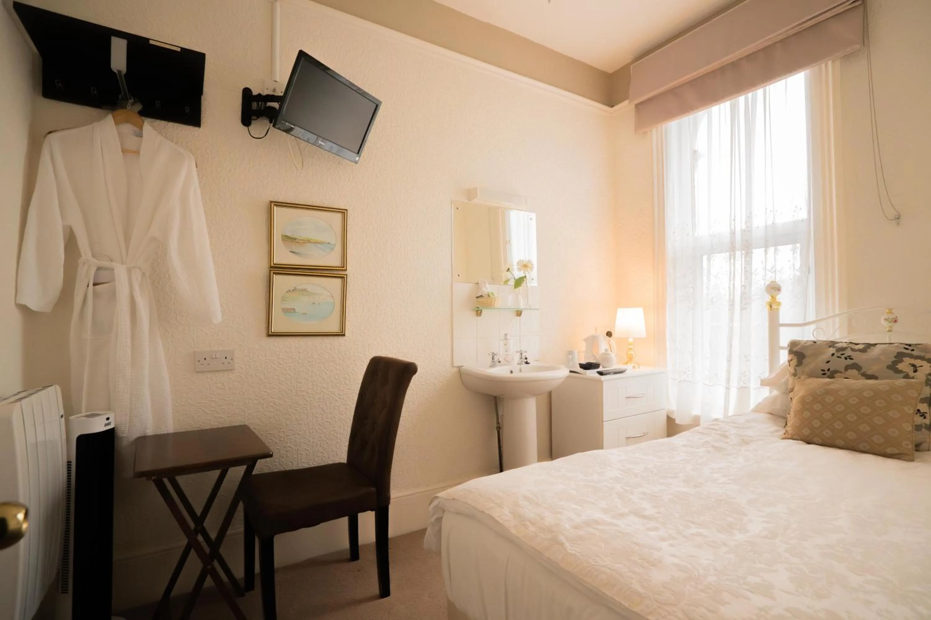 Photo of the whole room, Bed in Maison Dieu Guest House