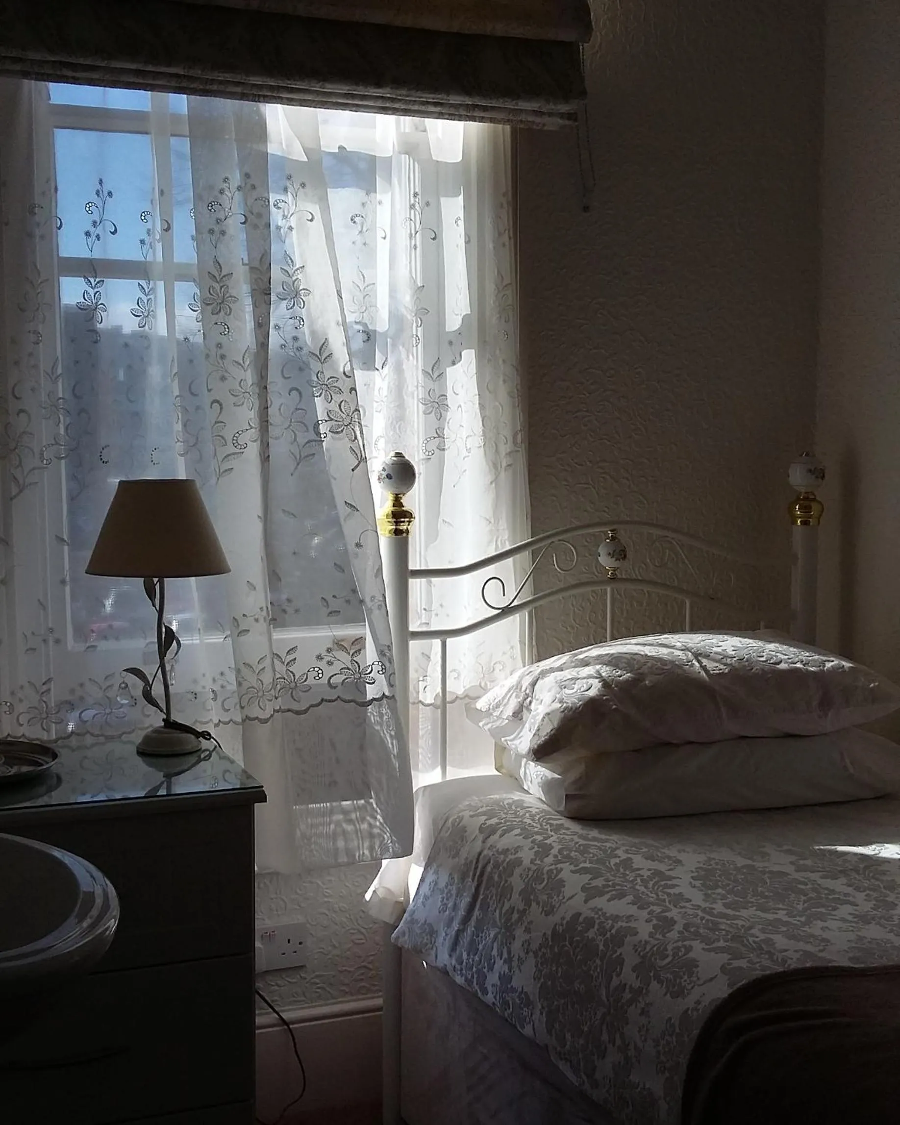 Coffee/tea facilities, Bed in Maison Dieu Guest House