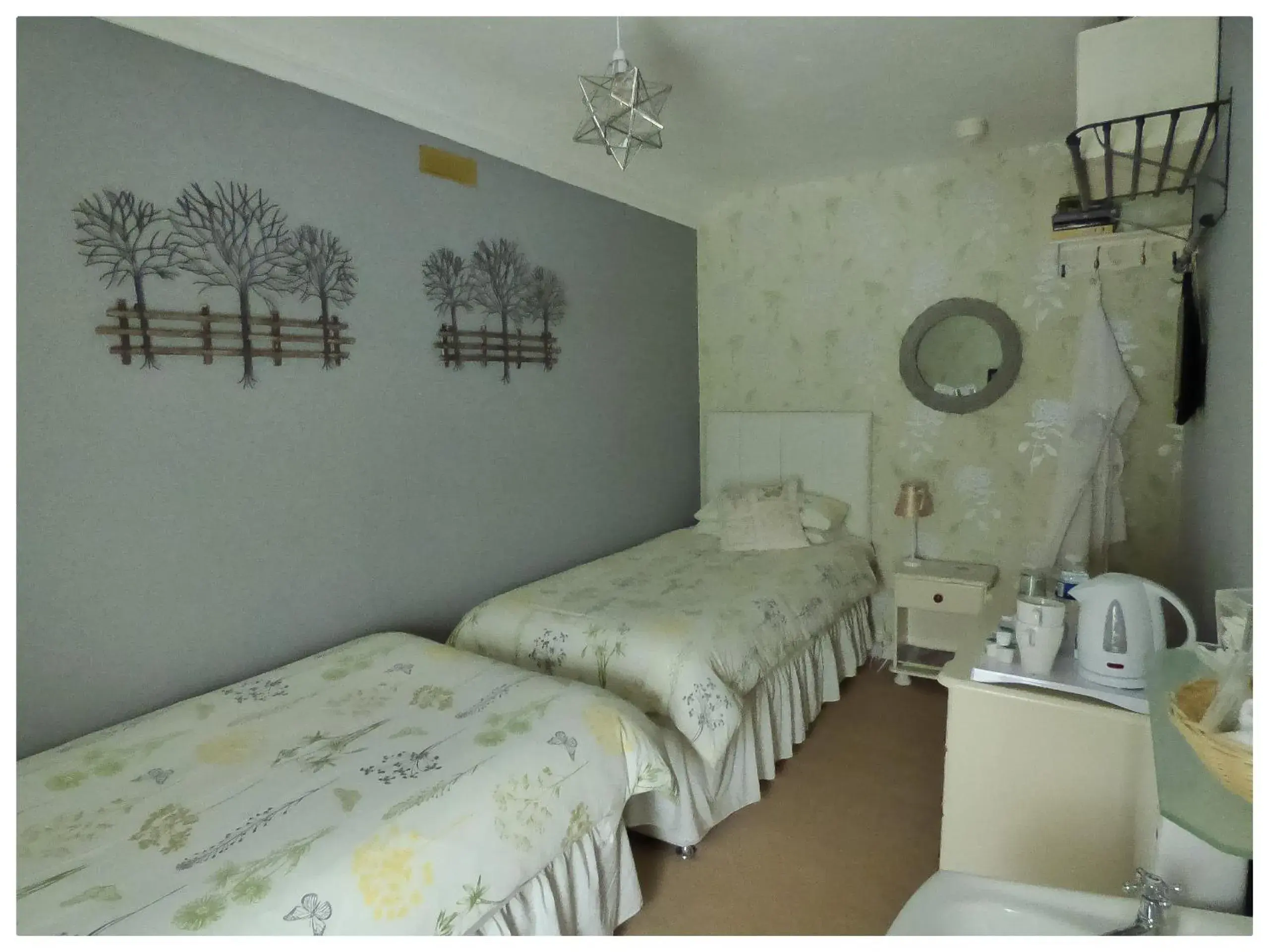 Cozy Twin Room with Private External Bathroom in Maison Dieu Guest House Cozy Twin Room with Private External Bathroom in Maison Dieu Guest House