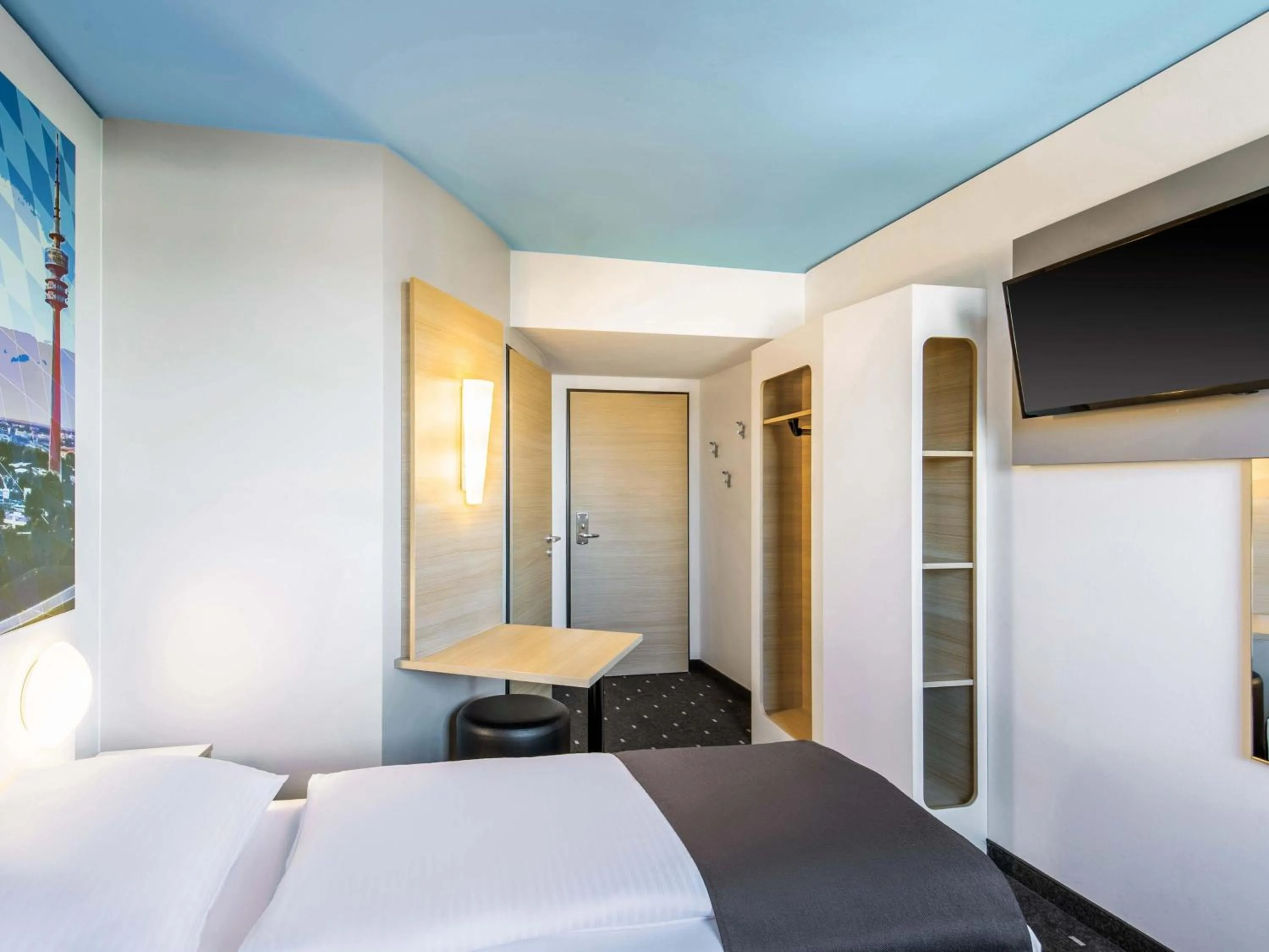 Photo of the whole room, Bed in B&B Hotel München City-Nord