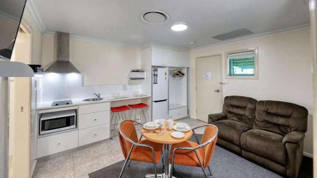 Kitchen or kitchenette in Motel Carnarvon