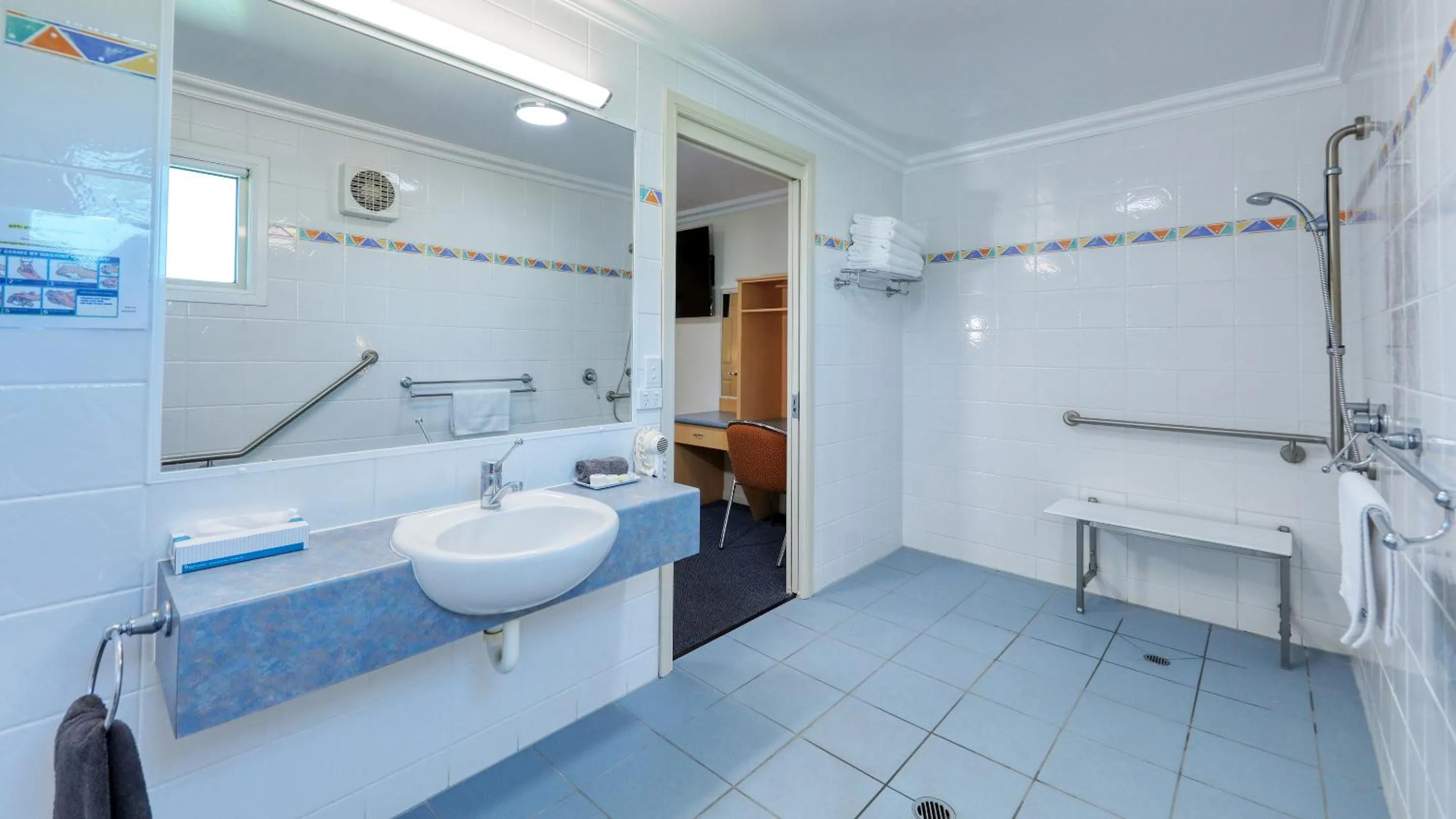 Shower in Motel Carnarvon