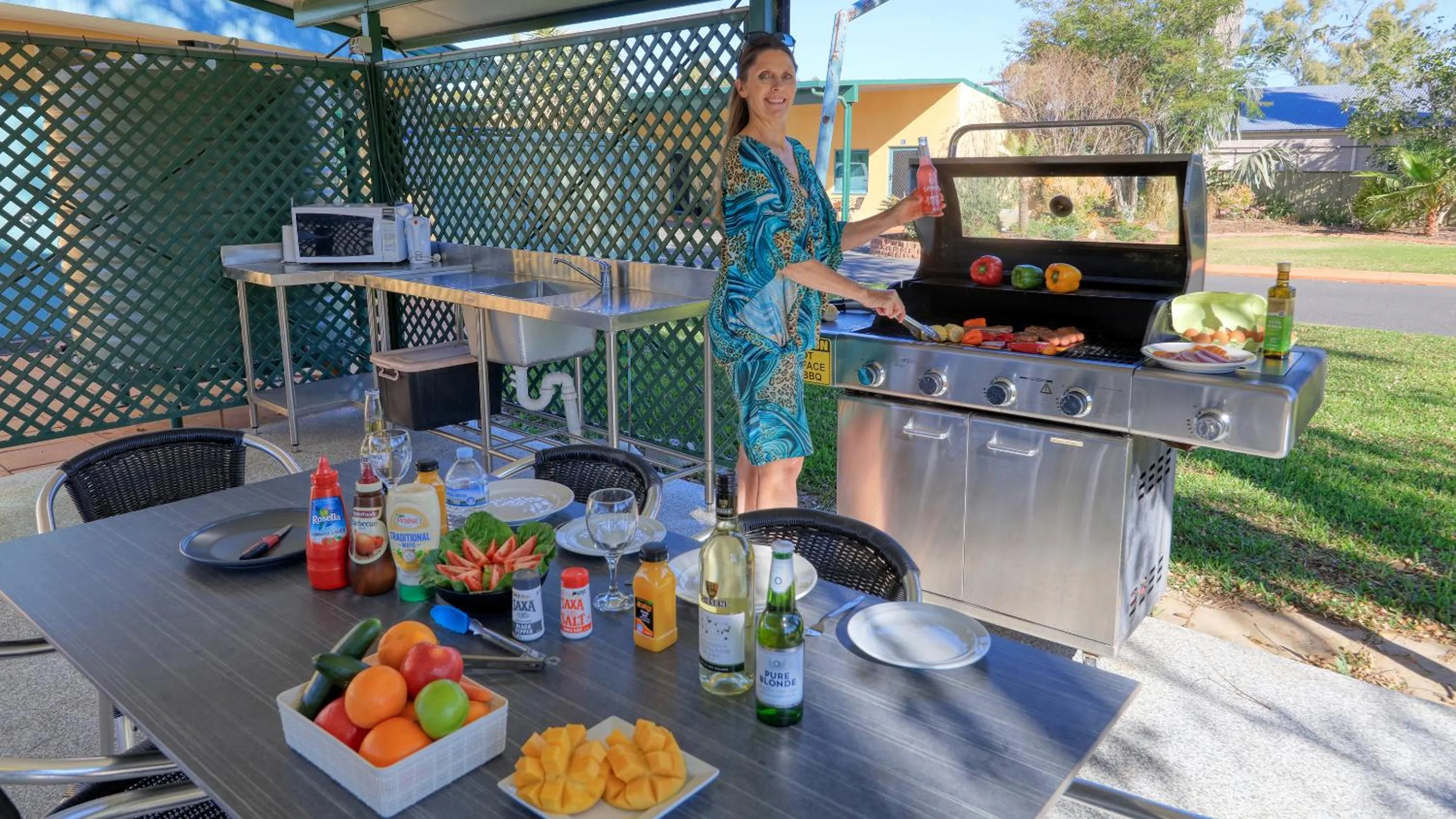 BBQ facilities in Motel Carnarvon