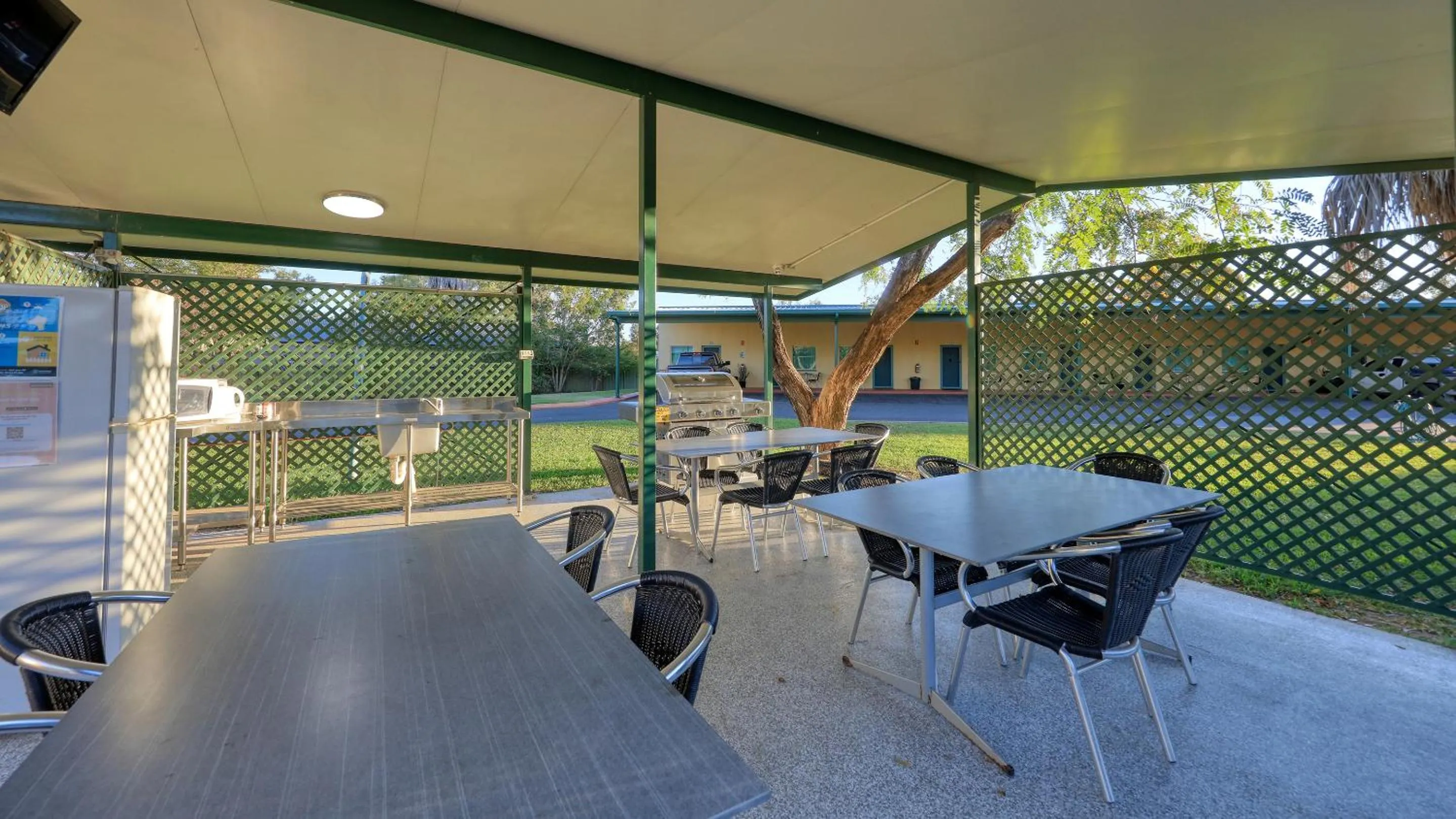 BBQ facilities in Motel Carnarvon