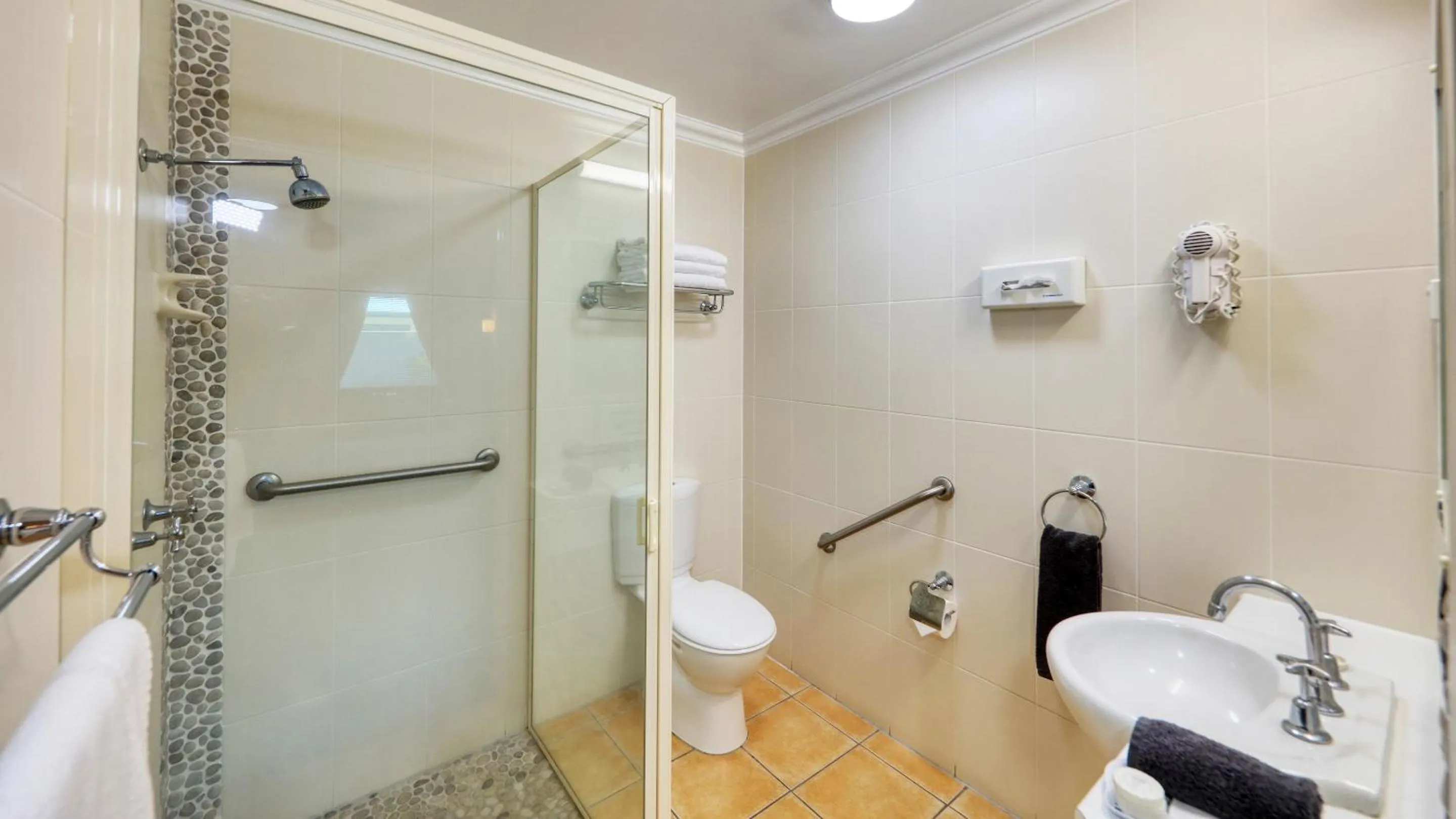 Shower in Motel Carnarvon