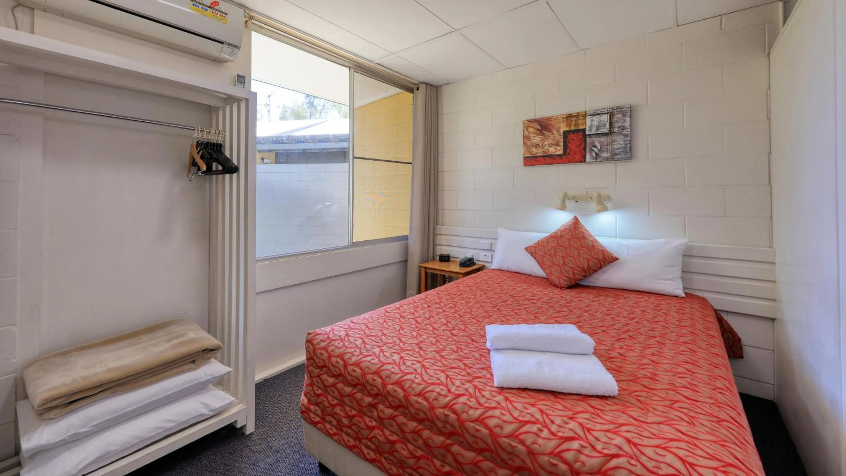 Bedroom, Bed in Motel Carnarvon