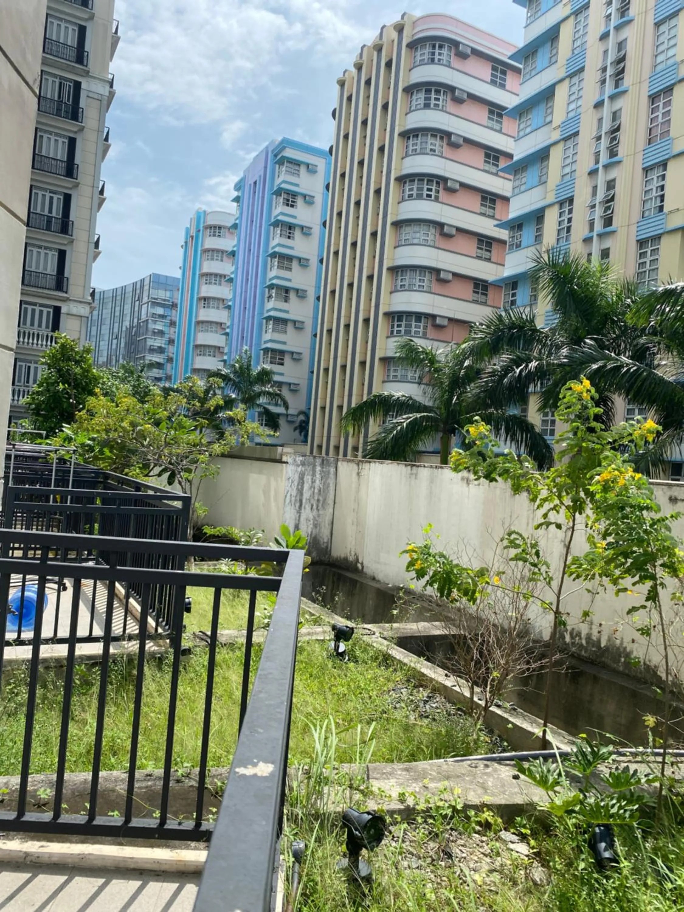 Favila Condotel Unit-150 Newport Boulevard near Airport Terminal 3 and all other Airport