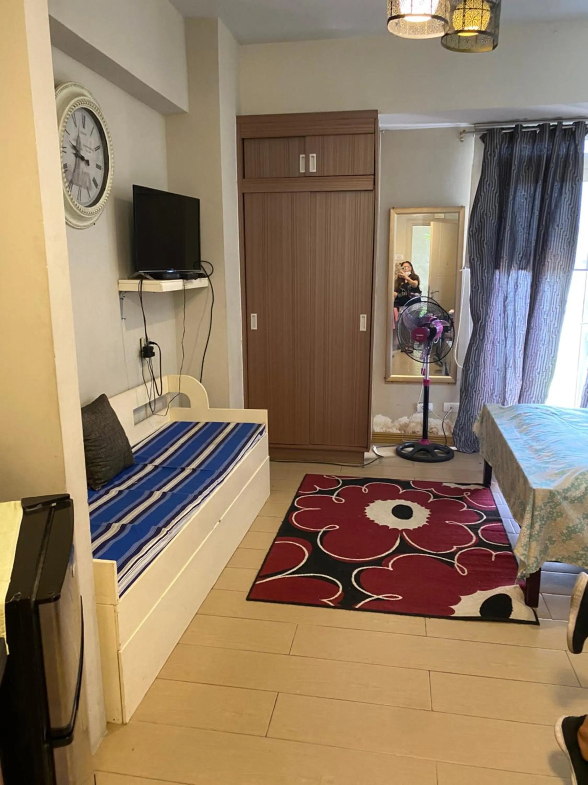 Bed in Favila Condotel Unit-150 Newport Boulevard near Airport Terminal 3 and all other Airport