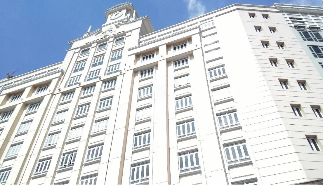 Favila Condotel Unit-150 Newport Boulevard near Airport Terminal 3 and all other Airport