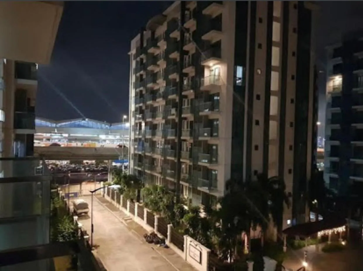 Favila Condotel Unit-150 Newport Boulevard near Airport Terminal 3 and all other Airport
