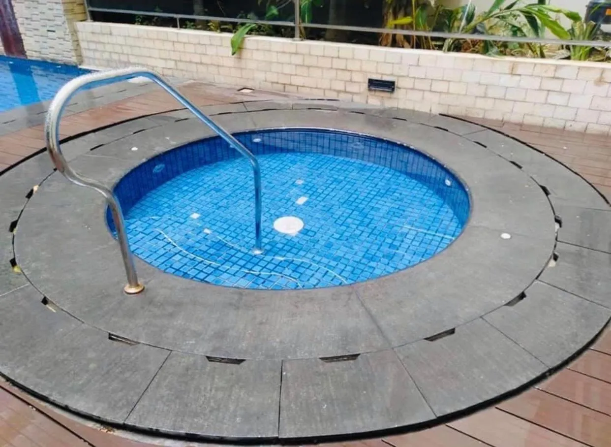 Favila Condotel Unit-150 Newport Boulevard near Airport Terminal 3 and all other Airport