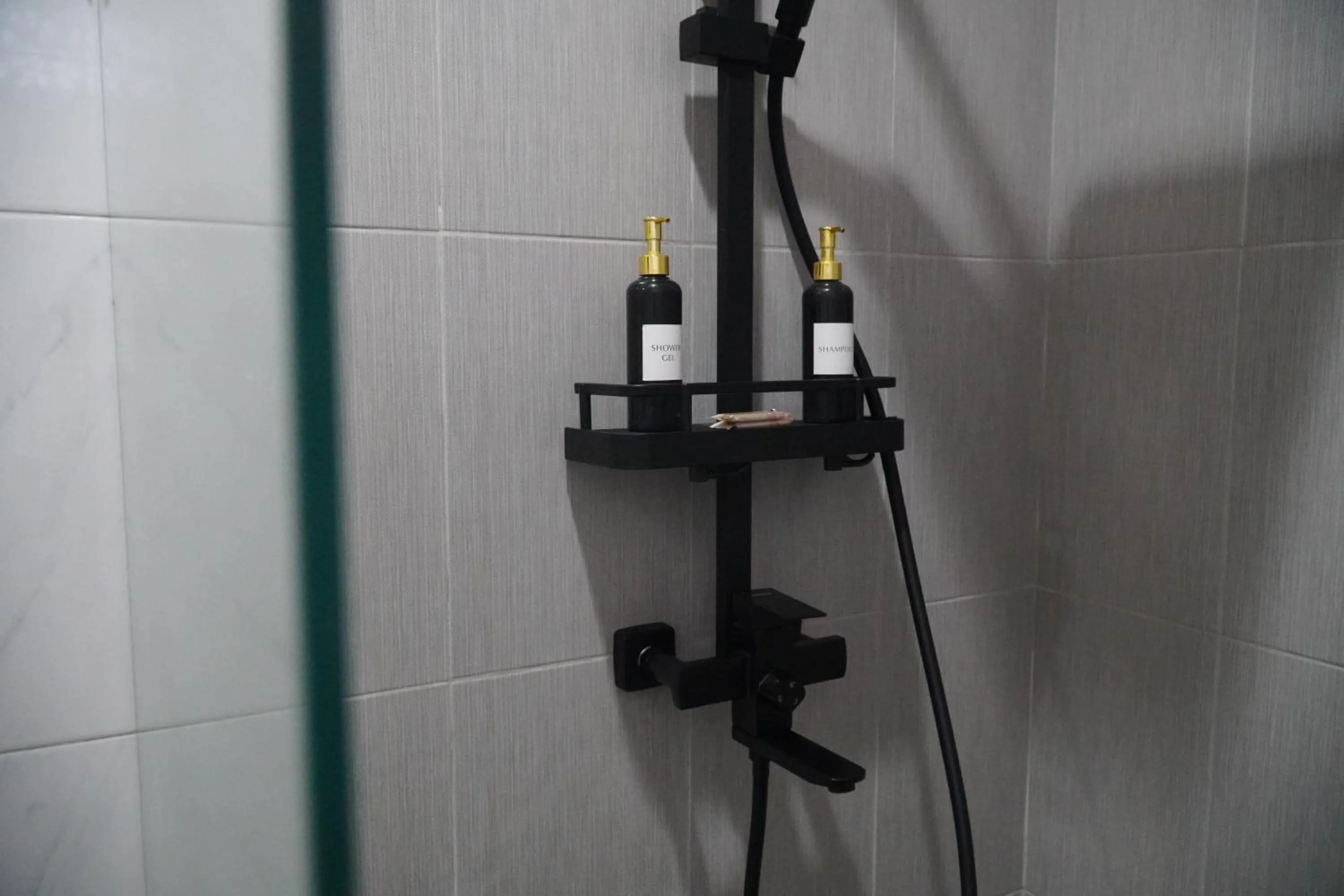 Shower in Puri Anyar Heritage