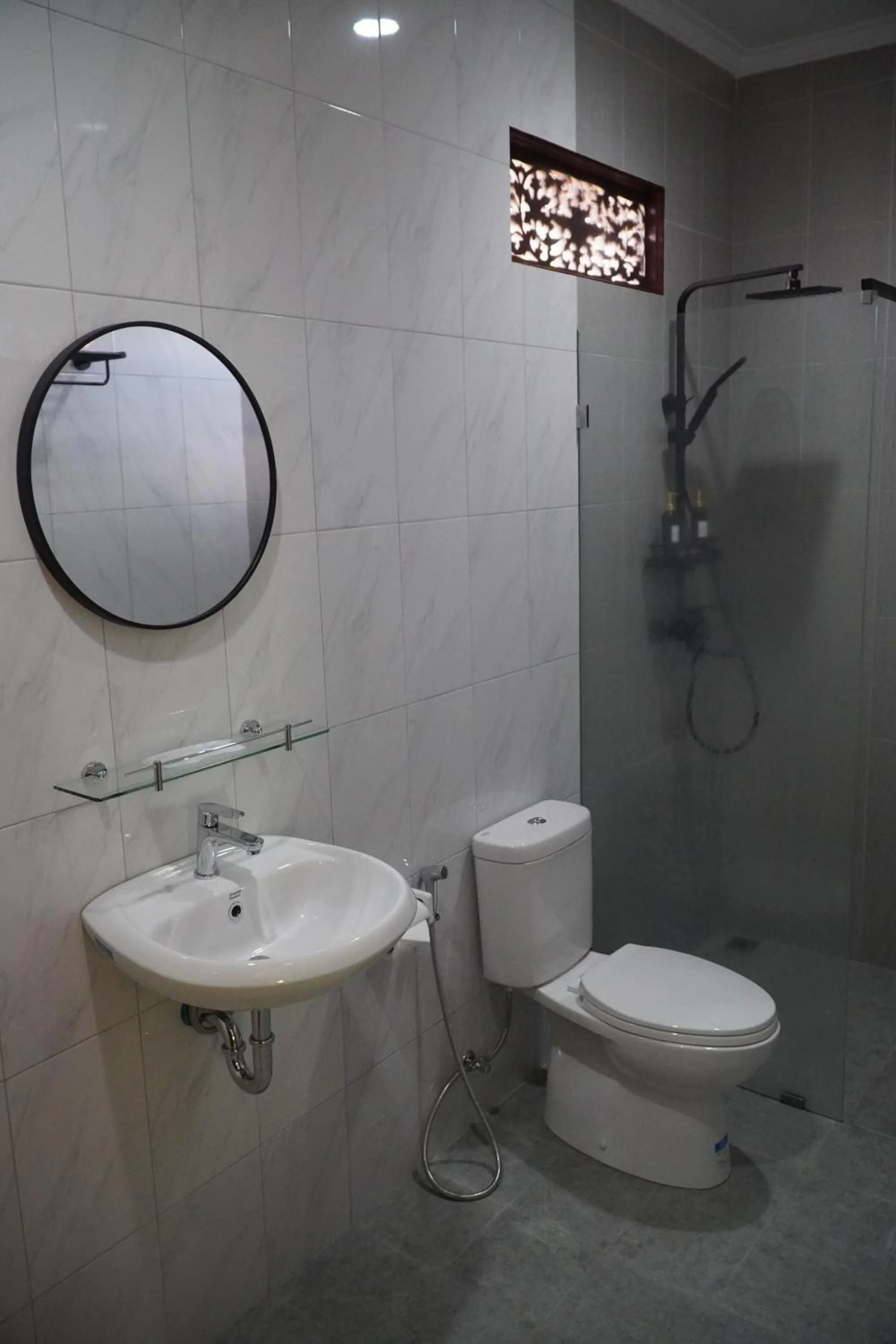 Shower in Puri Anyar Heritage