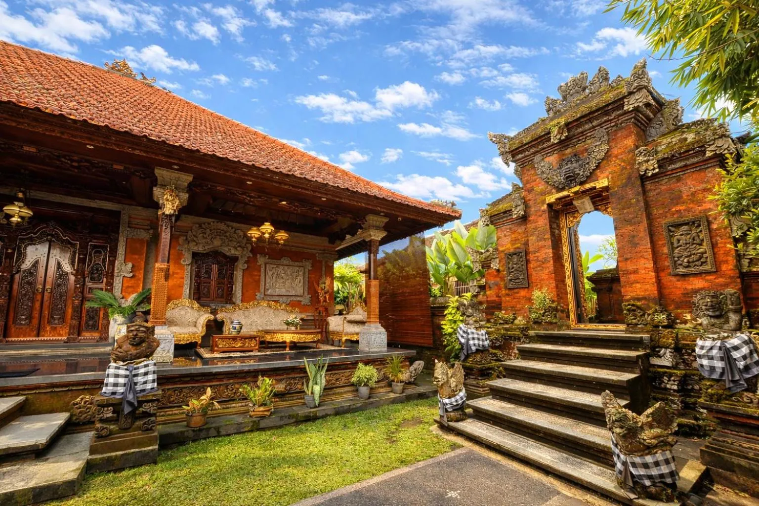 Facade/entrance in Puri Anyar Ubud