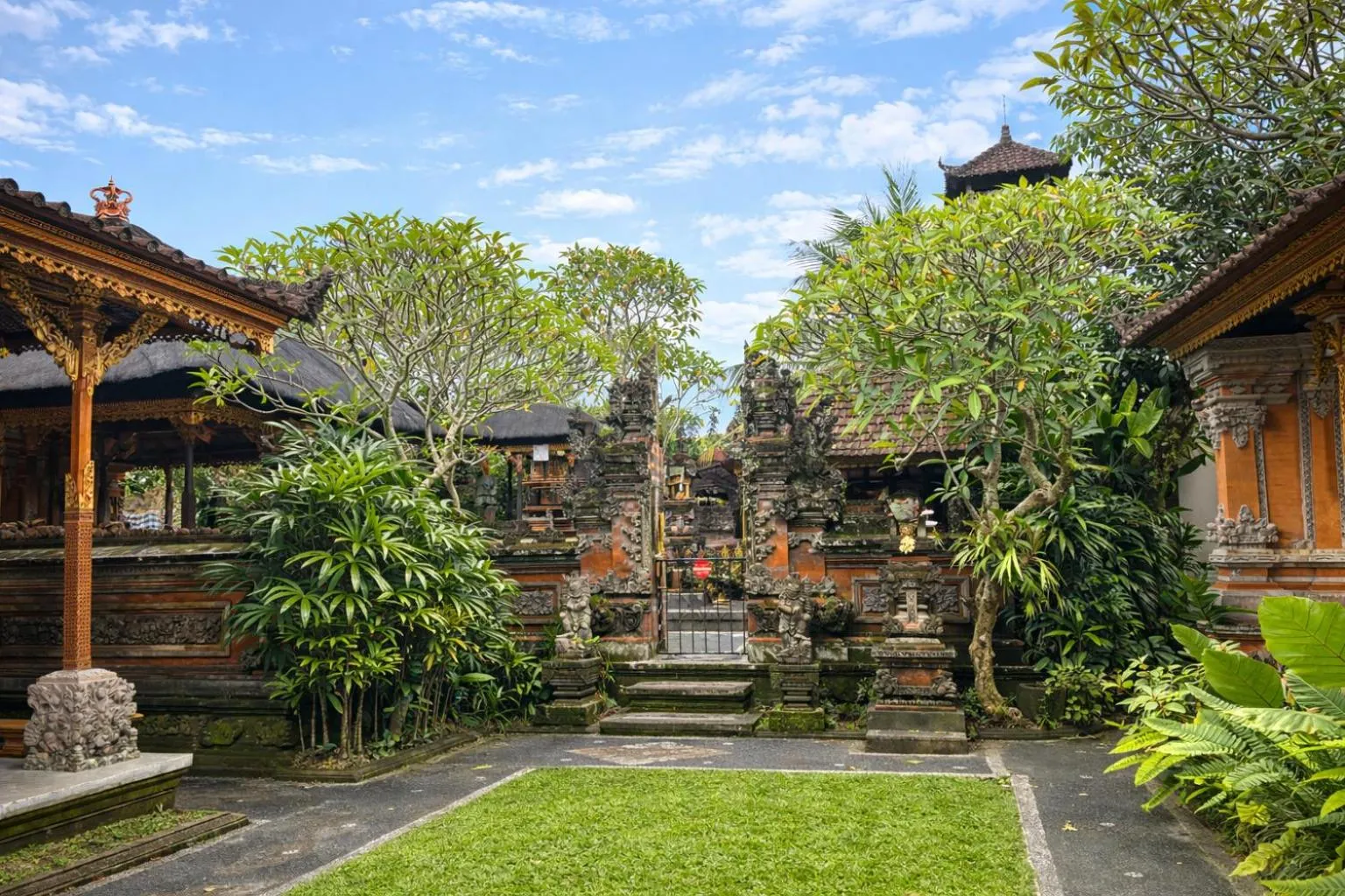 Inner courtyard view in Puri Anyar Ubud