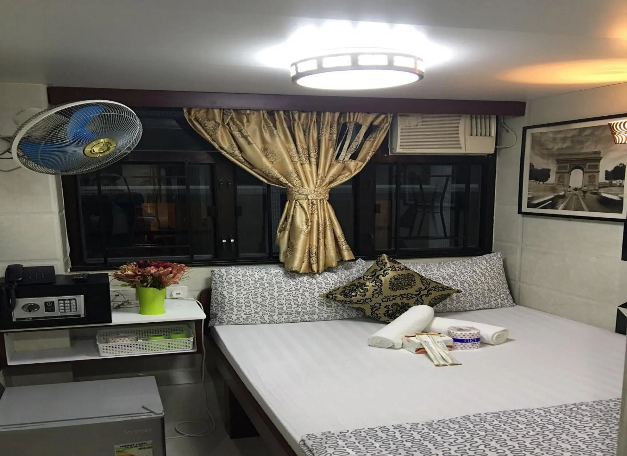 Decorative detail, Bed in Skylark Hostel