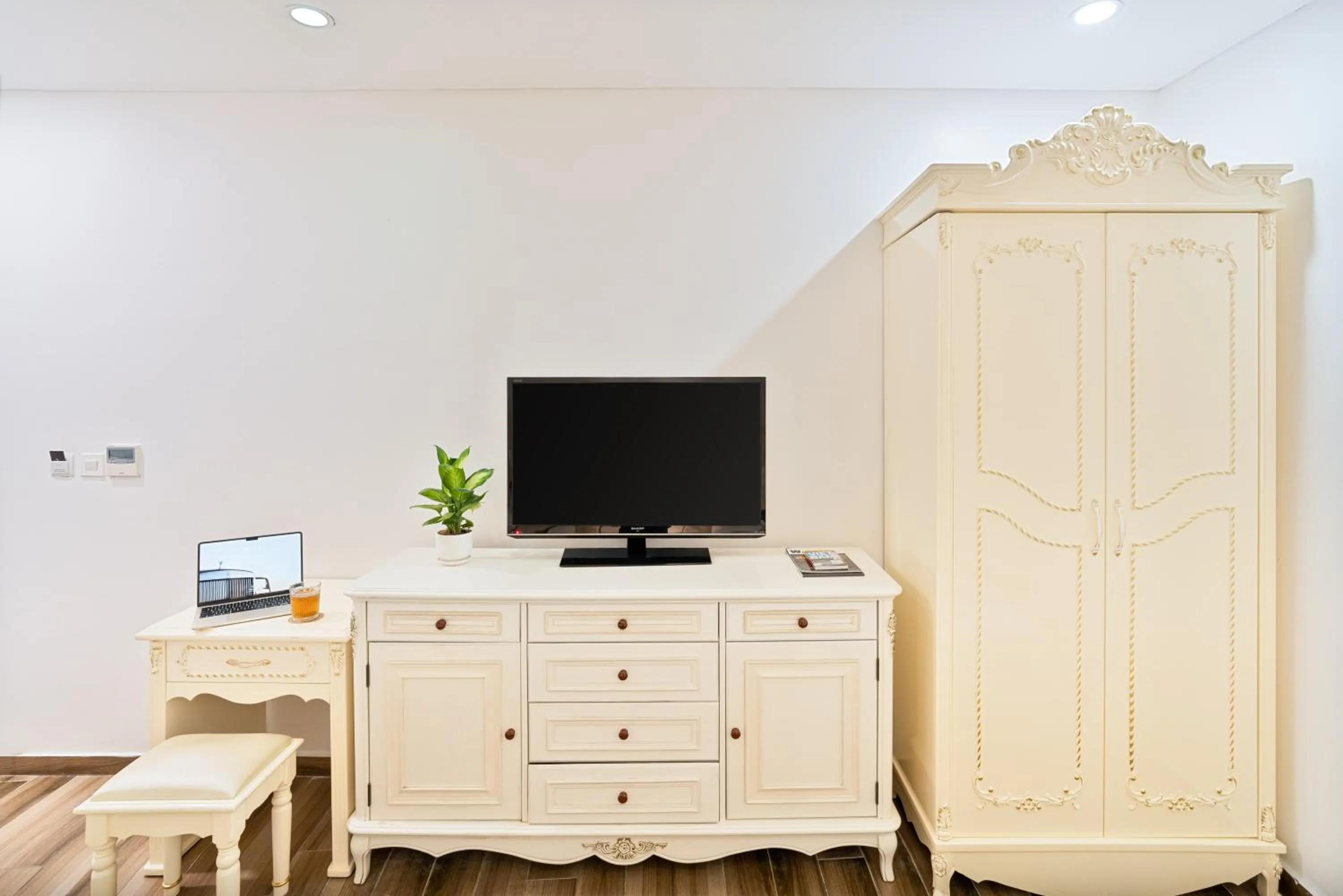 TV and multimedia in Affa Boutique Hotel