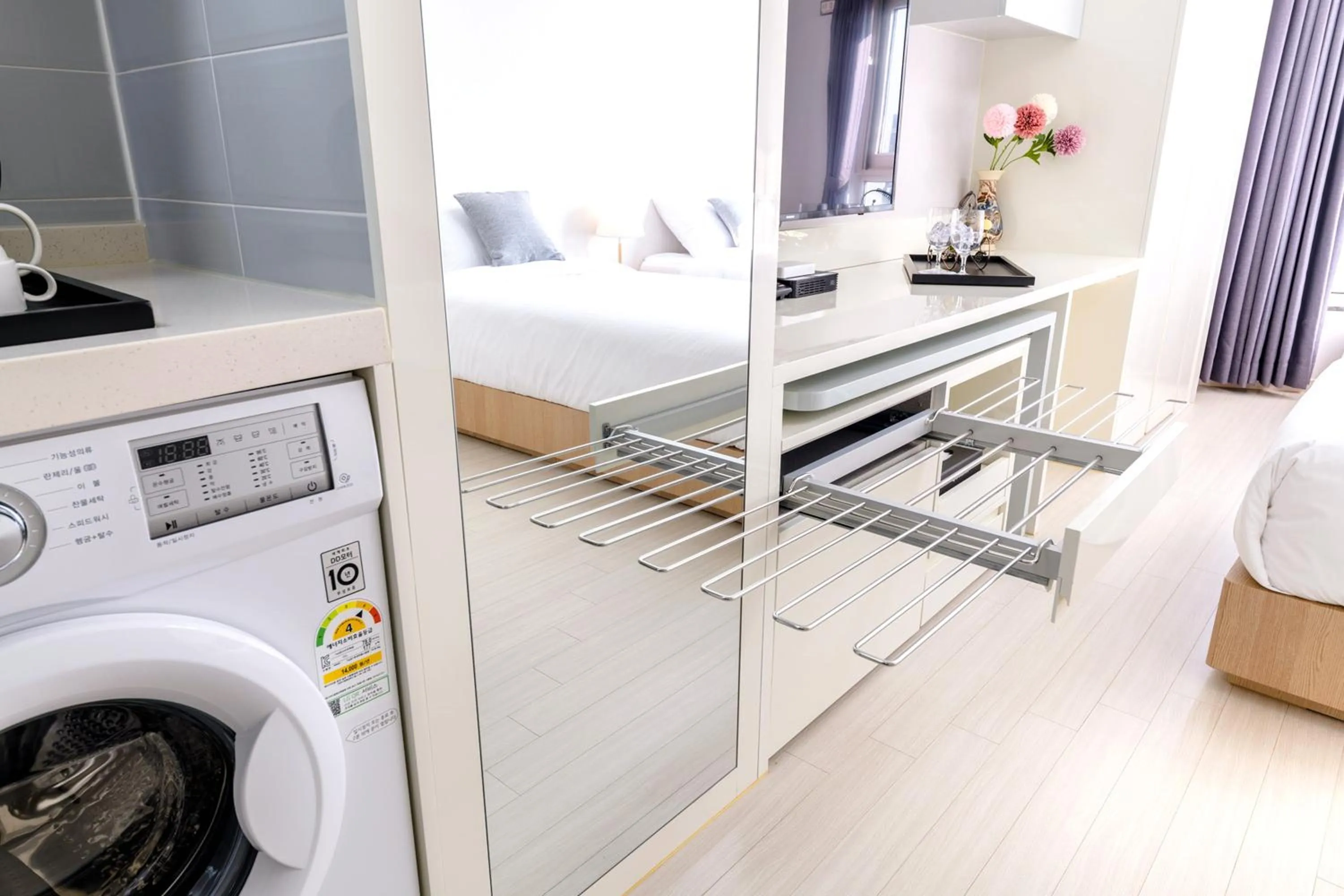 Property building, Bed in Shin Shin Hotel Seogwipo