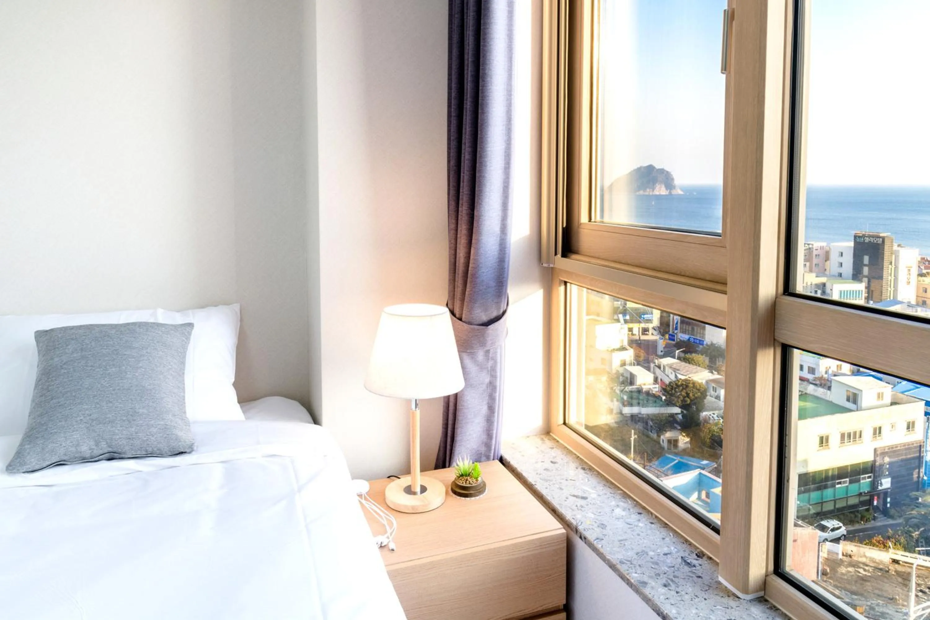 Bed in Shin Shin Hotel Seogwipo