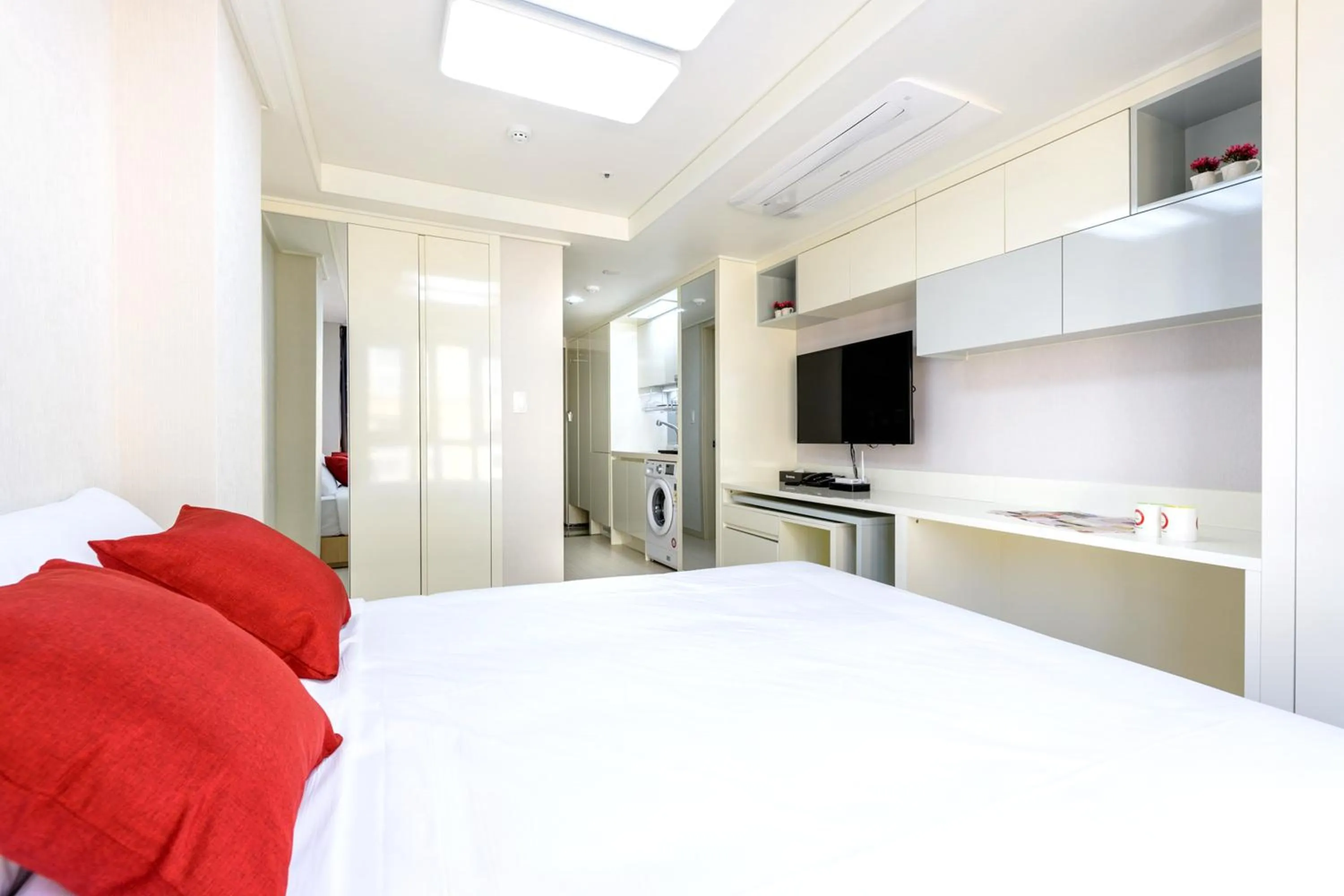 Bed in Shin Shin Hotel Seogwipo