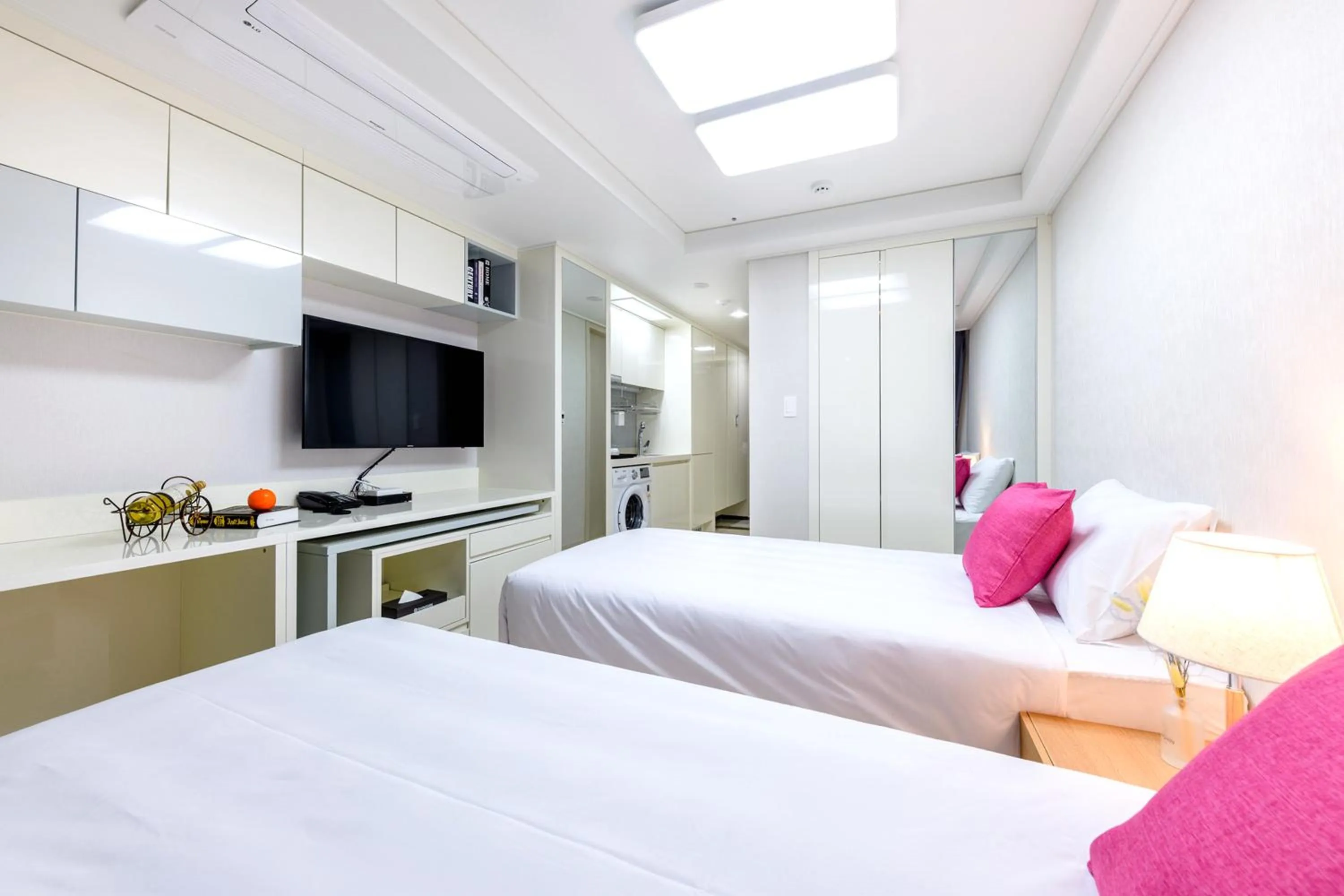 Bed in Shin Shin Hotel Seogwipo