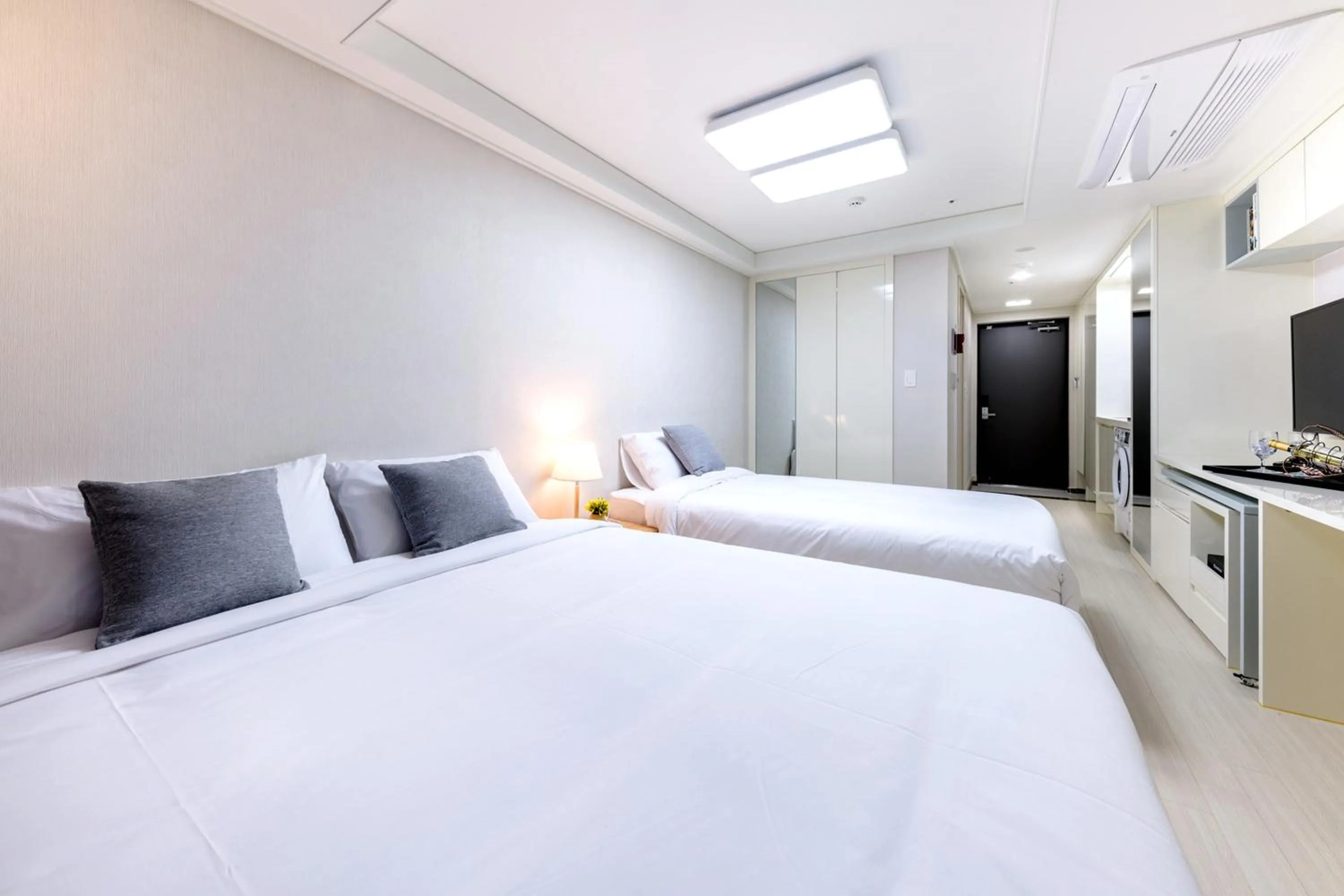 Bed in Shin Shin Hotel Seogwipo