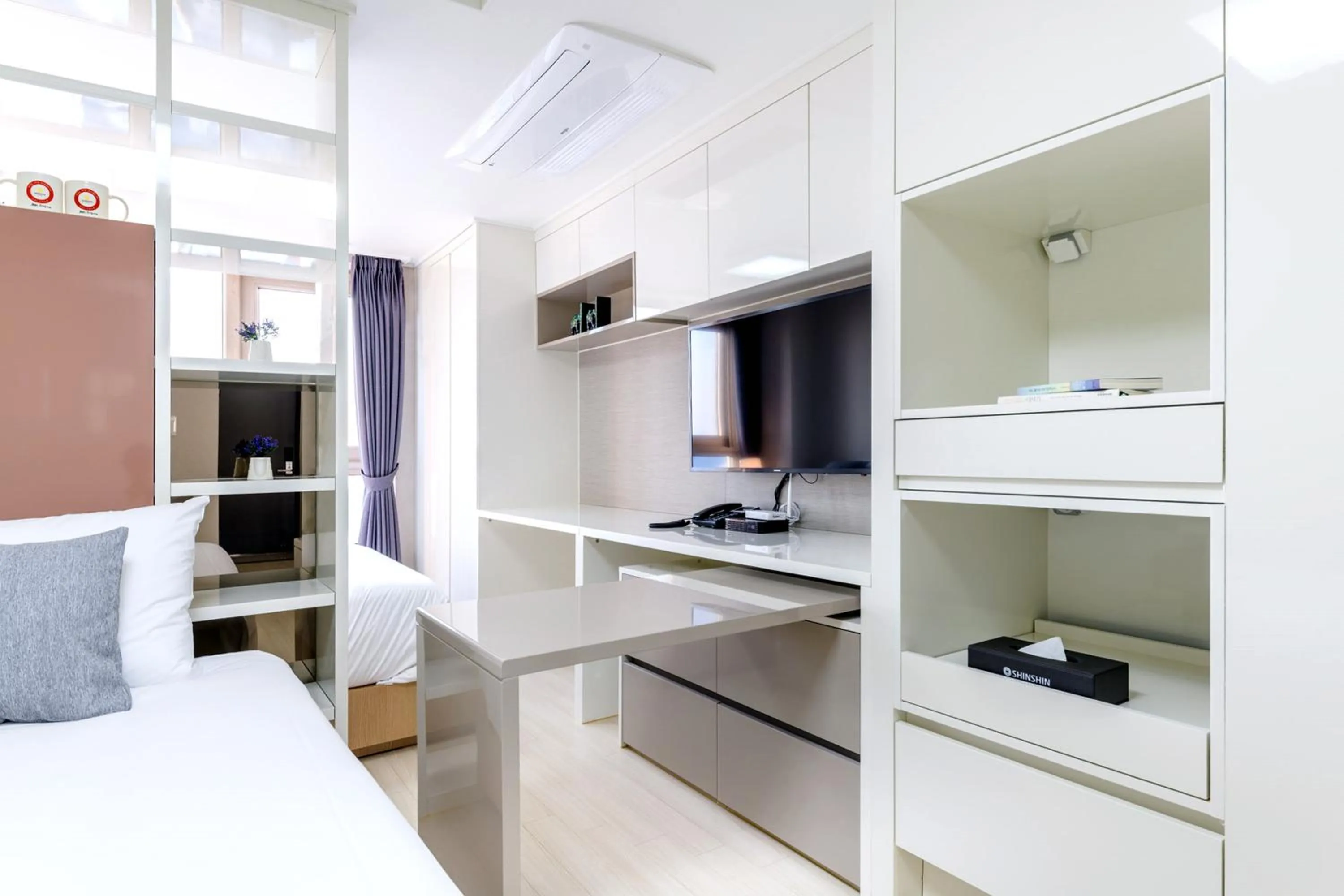 Seating area, Bed in Shin Shin Hotel Seogwipo