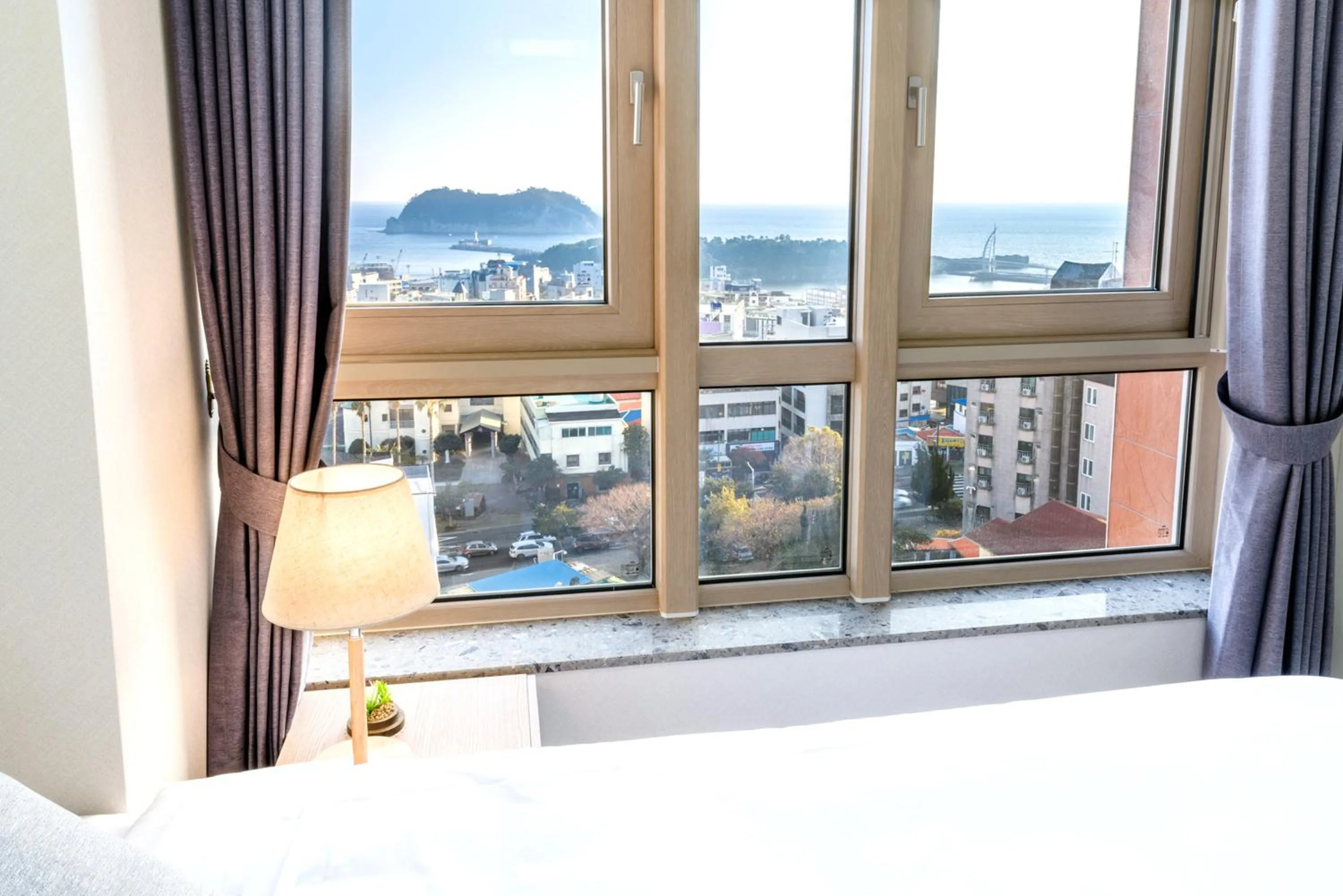 Sea view, Bed in Shin Shin Hotel Seogwipo