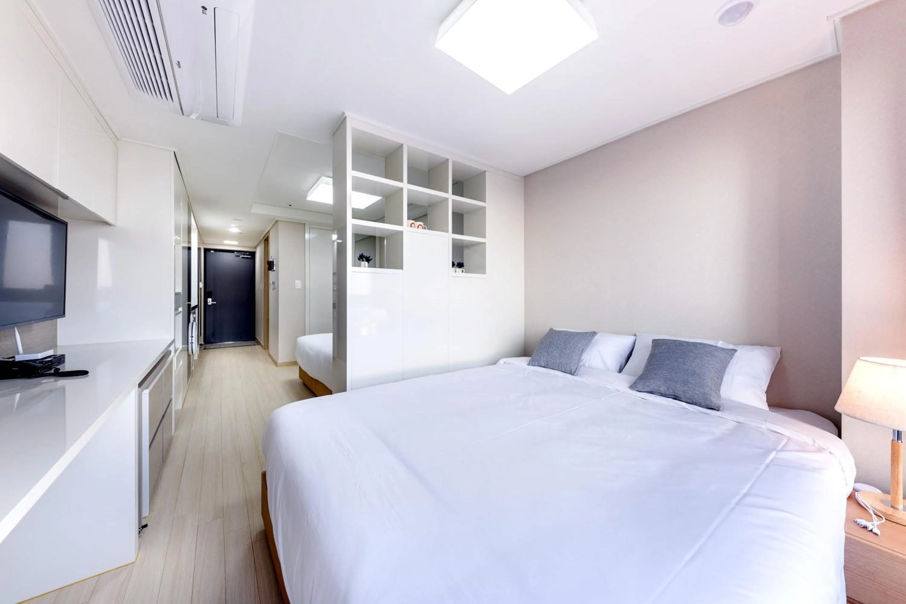 Bed in Shin Shin Hotel Seogwipo