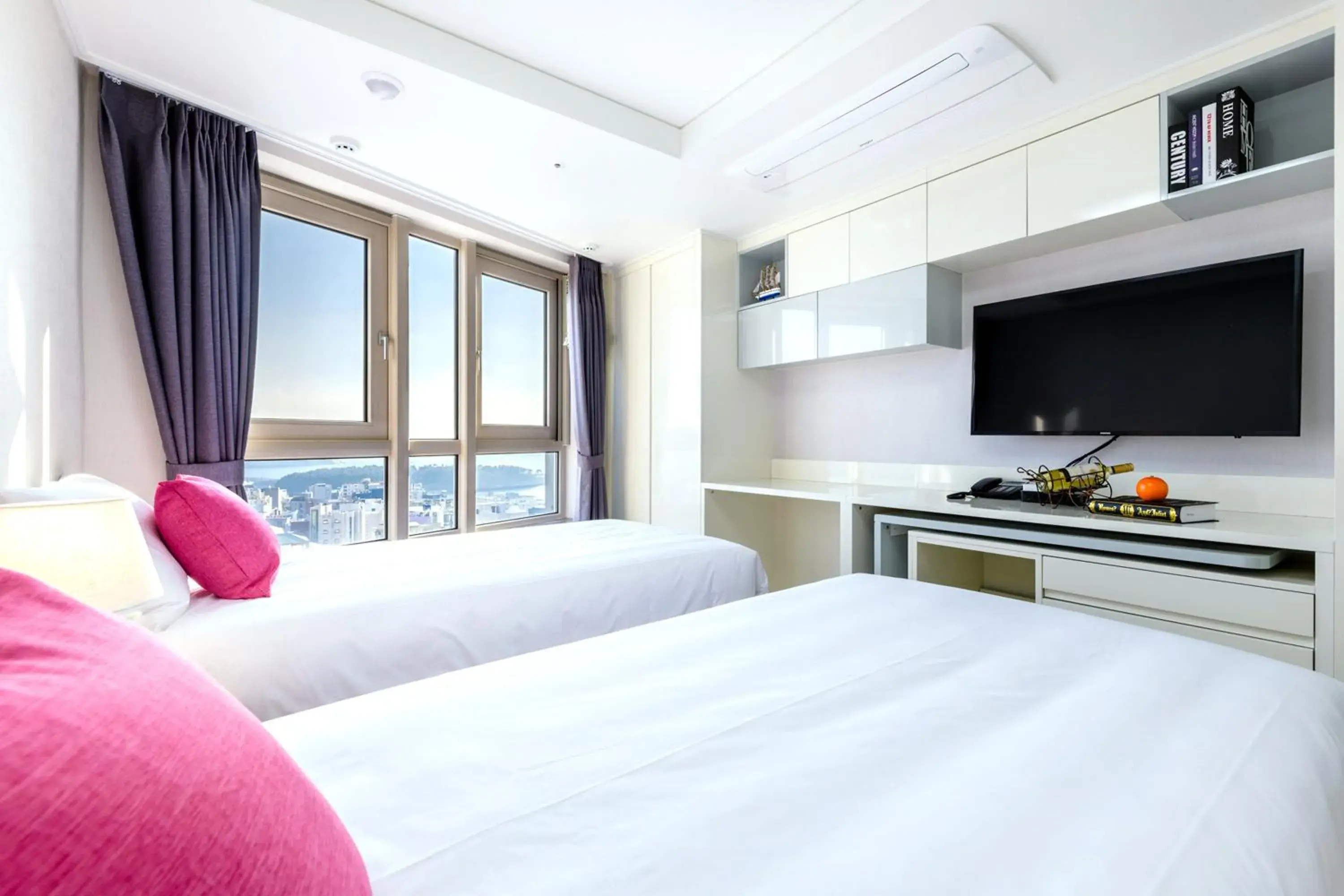 Premier Twin Room with Sea View in Shin Shin Hotel Seogwipo Premier Twin Room with Sea View in Shin Shin Hotel Seogwipo