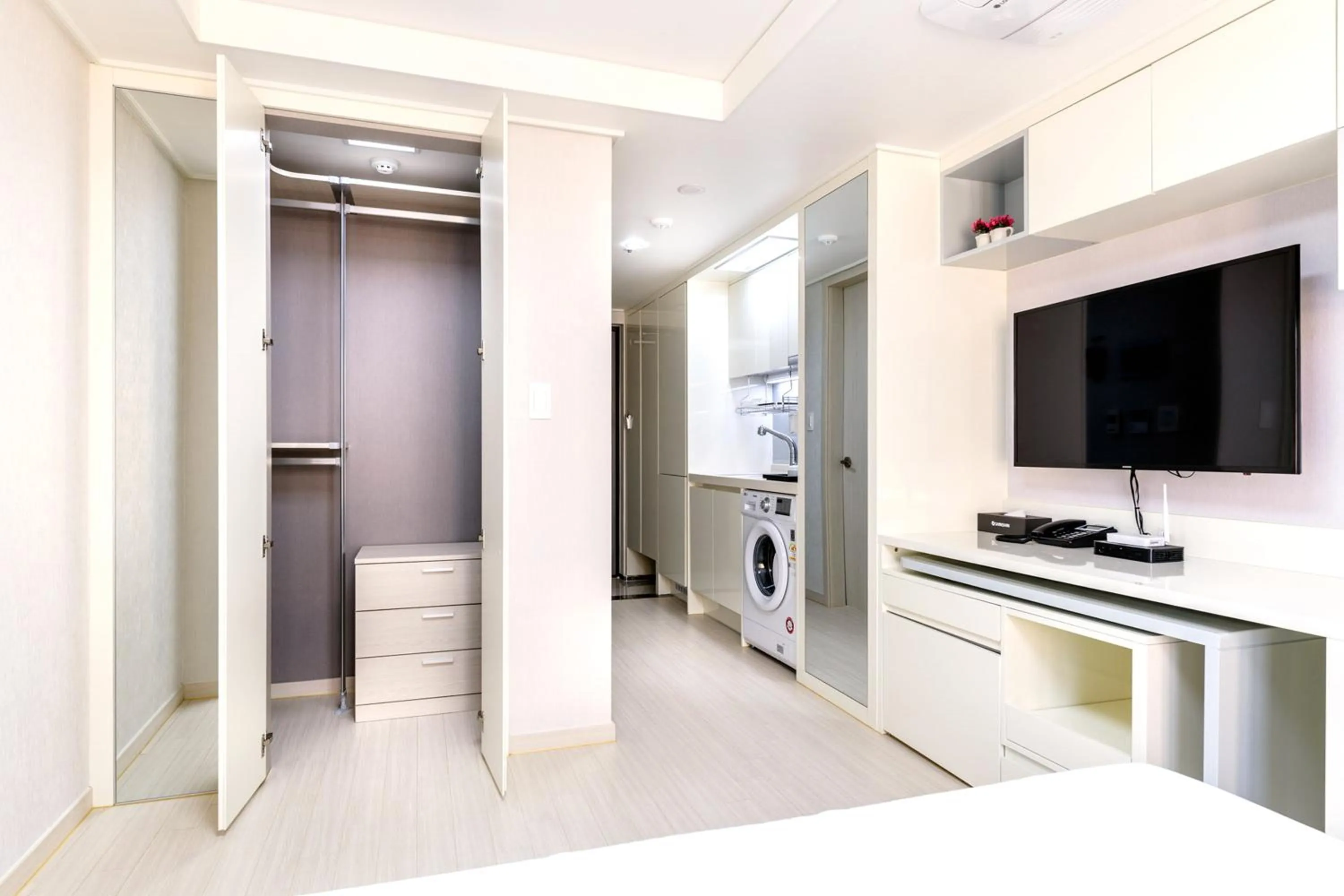 Seating area in Shin Shin Hotel Seogwipo