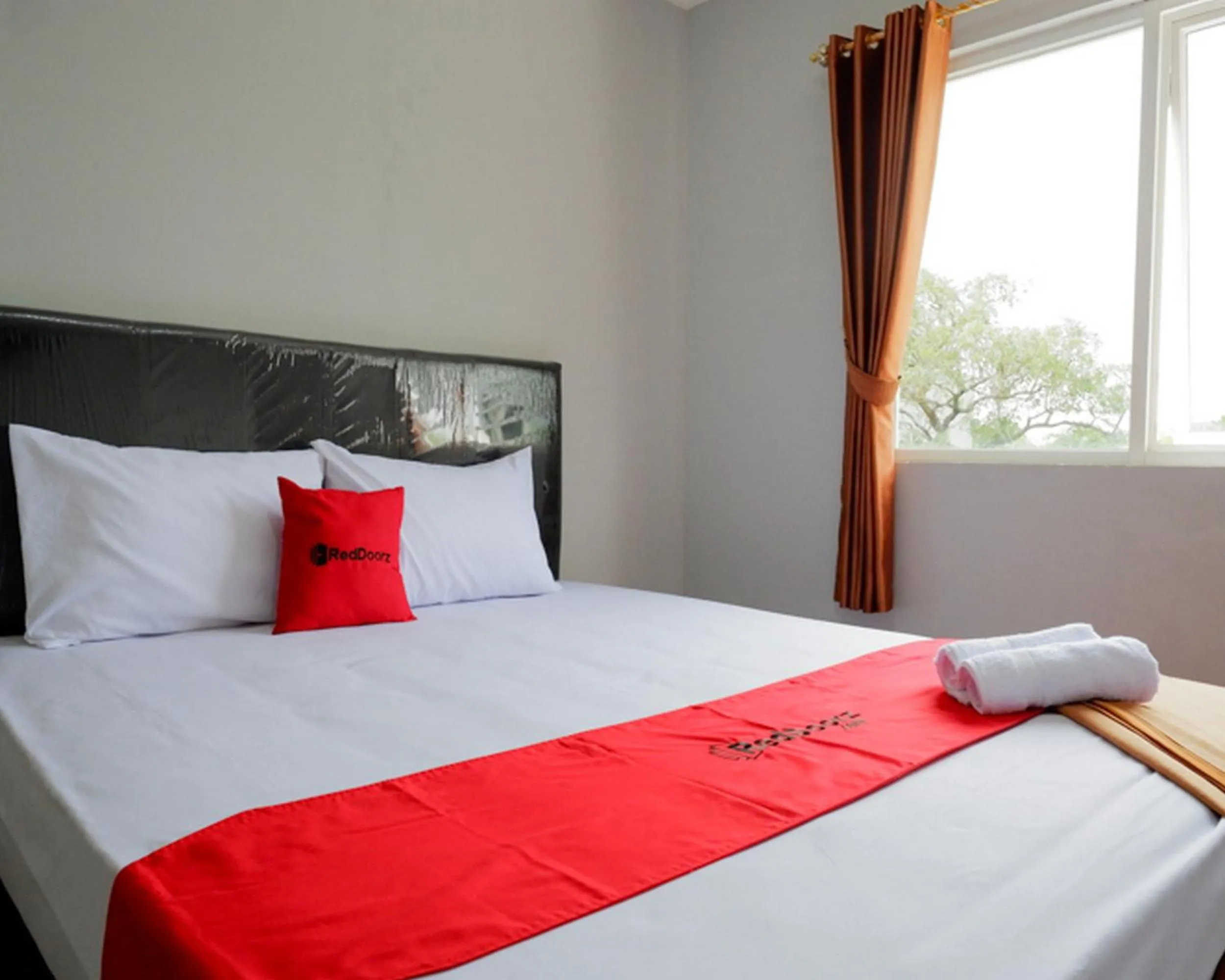 Bed in RedDoorz @ City Park Medoho Semarang