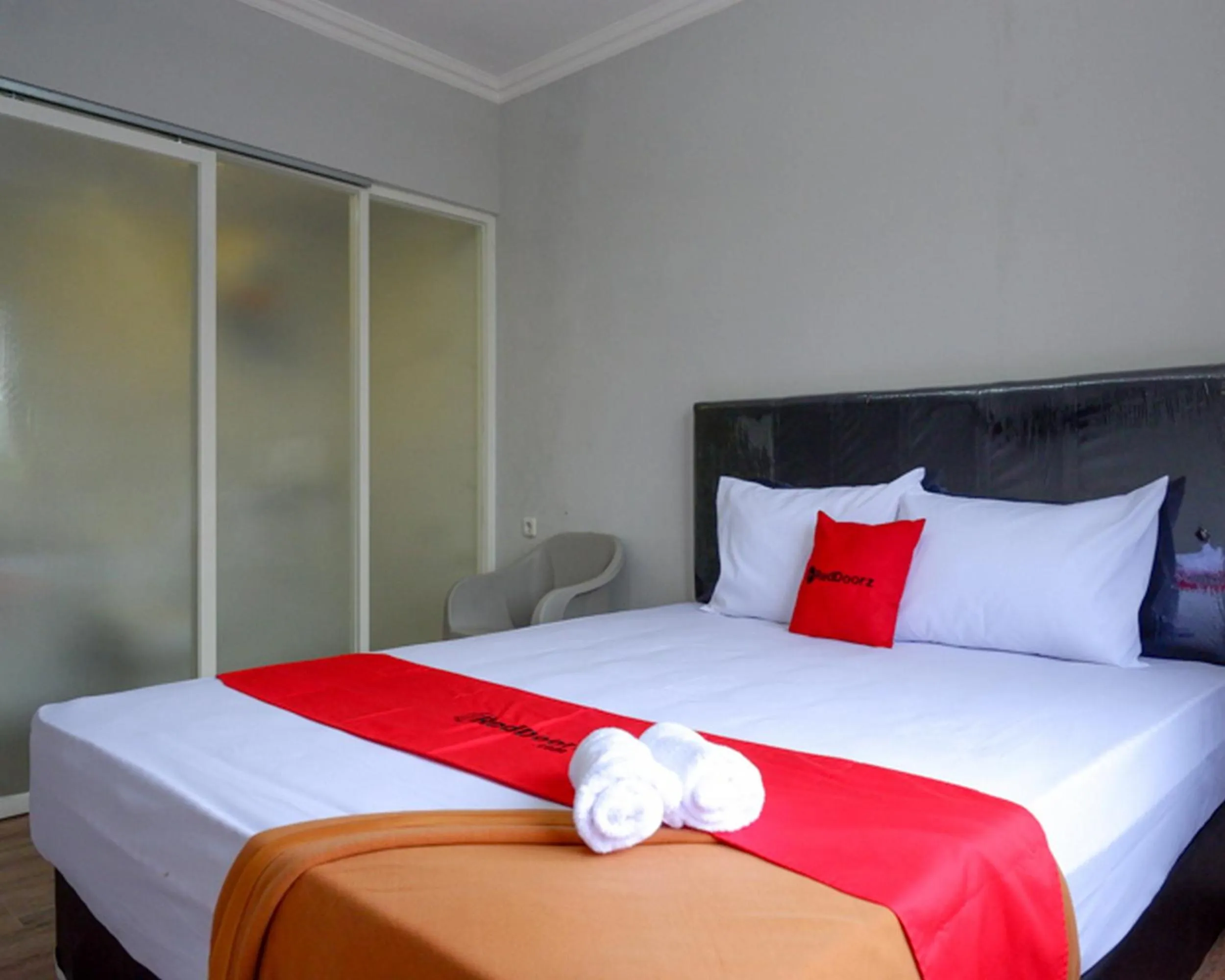 Bed in RedDoorz @ City Park Medoho Semarang
