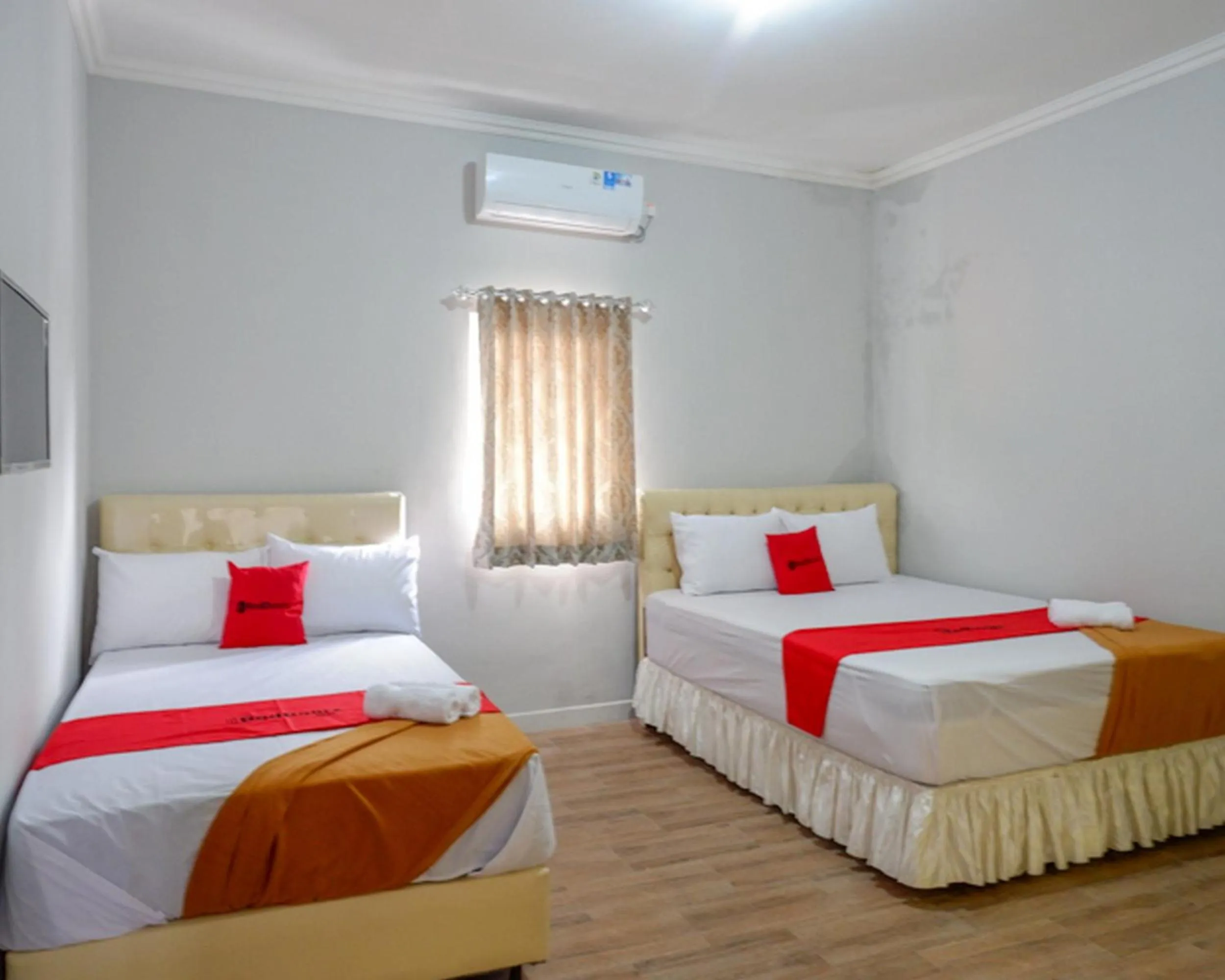 Bed in RedDoorz @ City Park Medoho Semarang