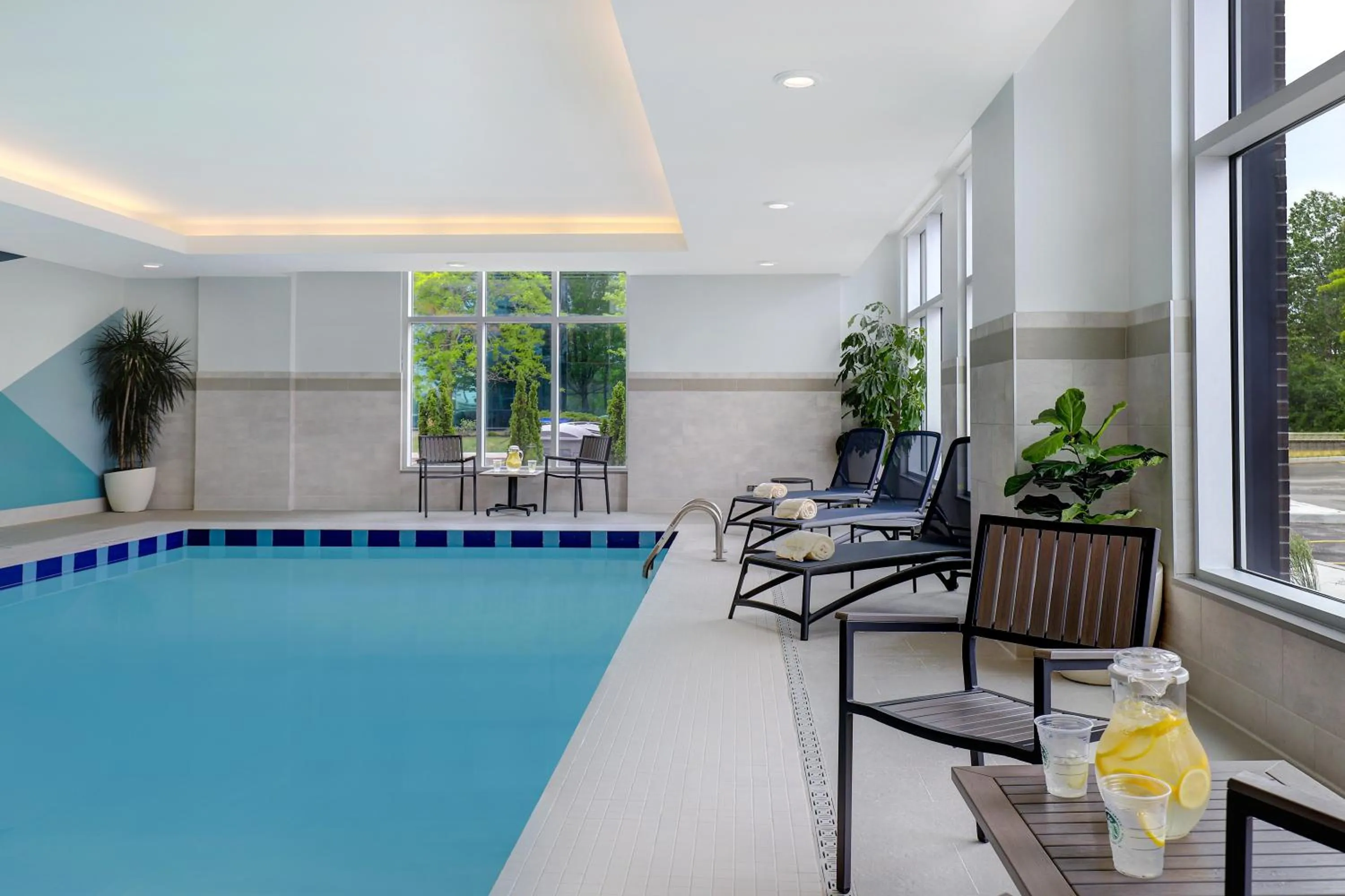 Swimming pool in Hyatt Place Ottawa West